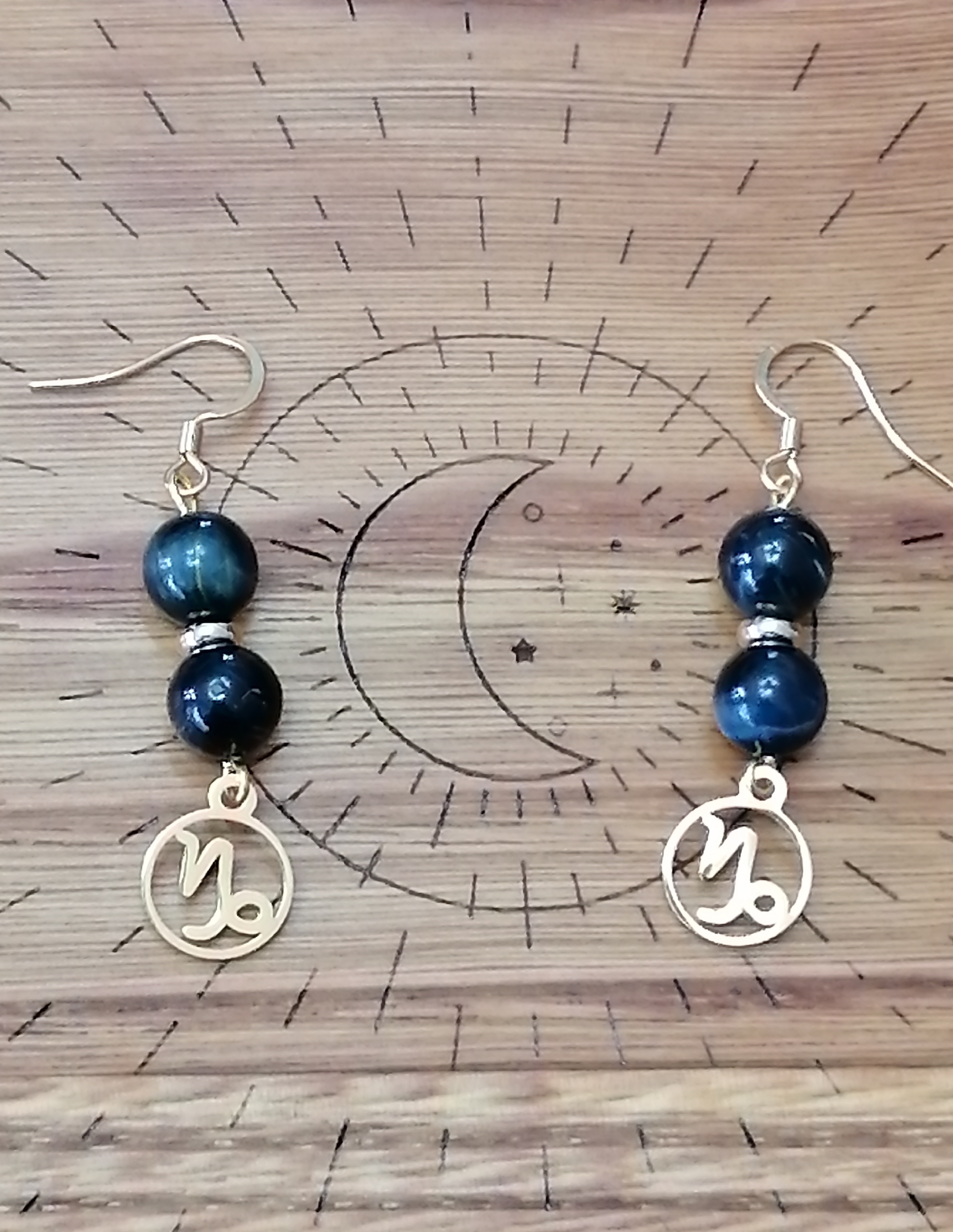 Boucles d'oreilles "capricorne" en œil de faucon 