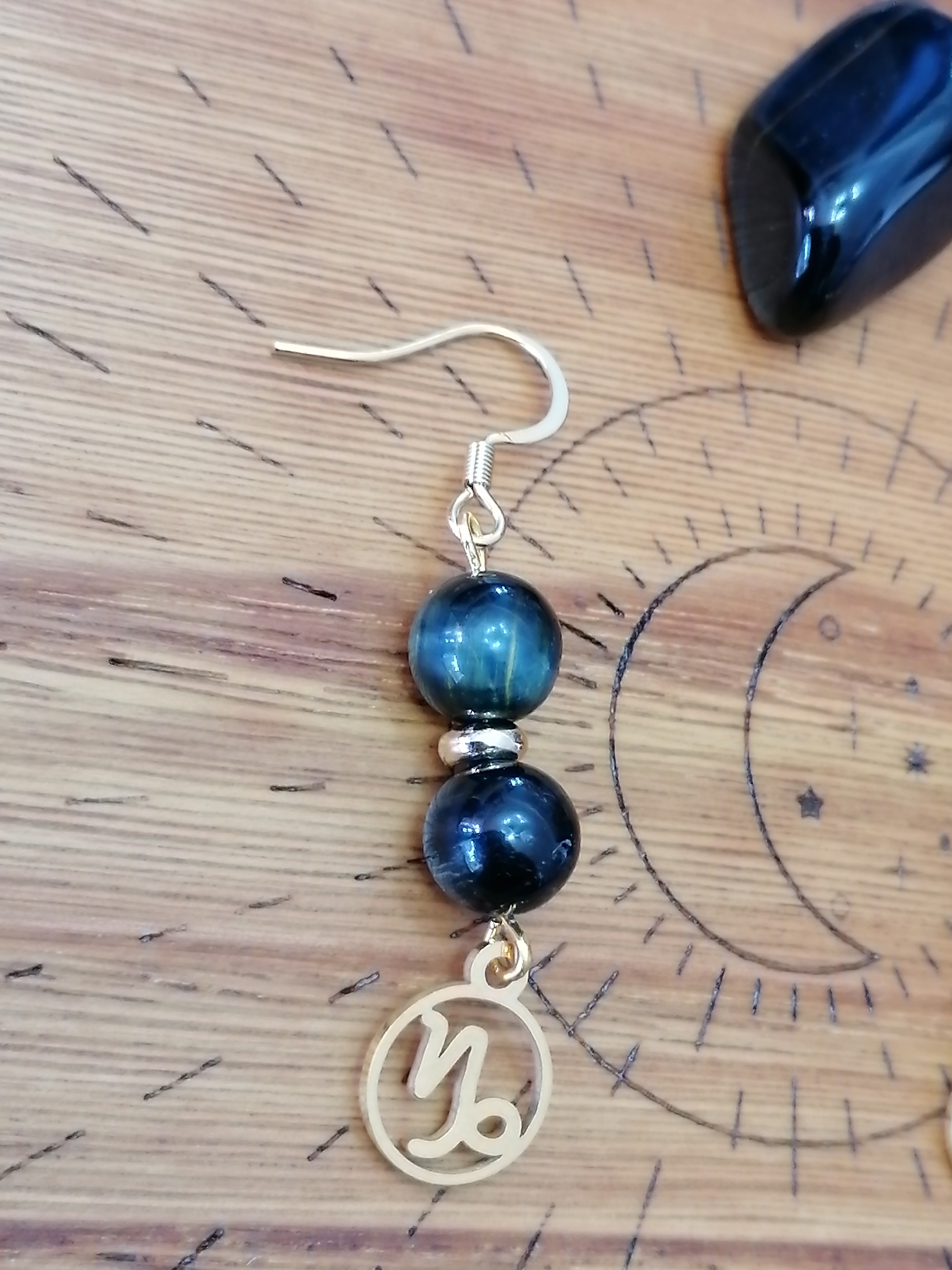 Boucles d'oreilles "capricorne" en œil de faucon 