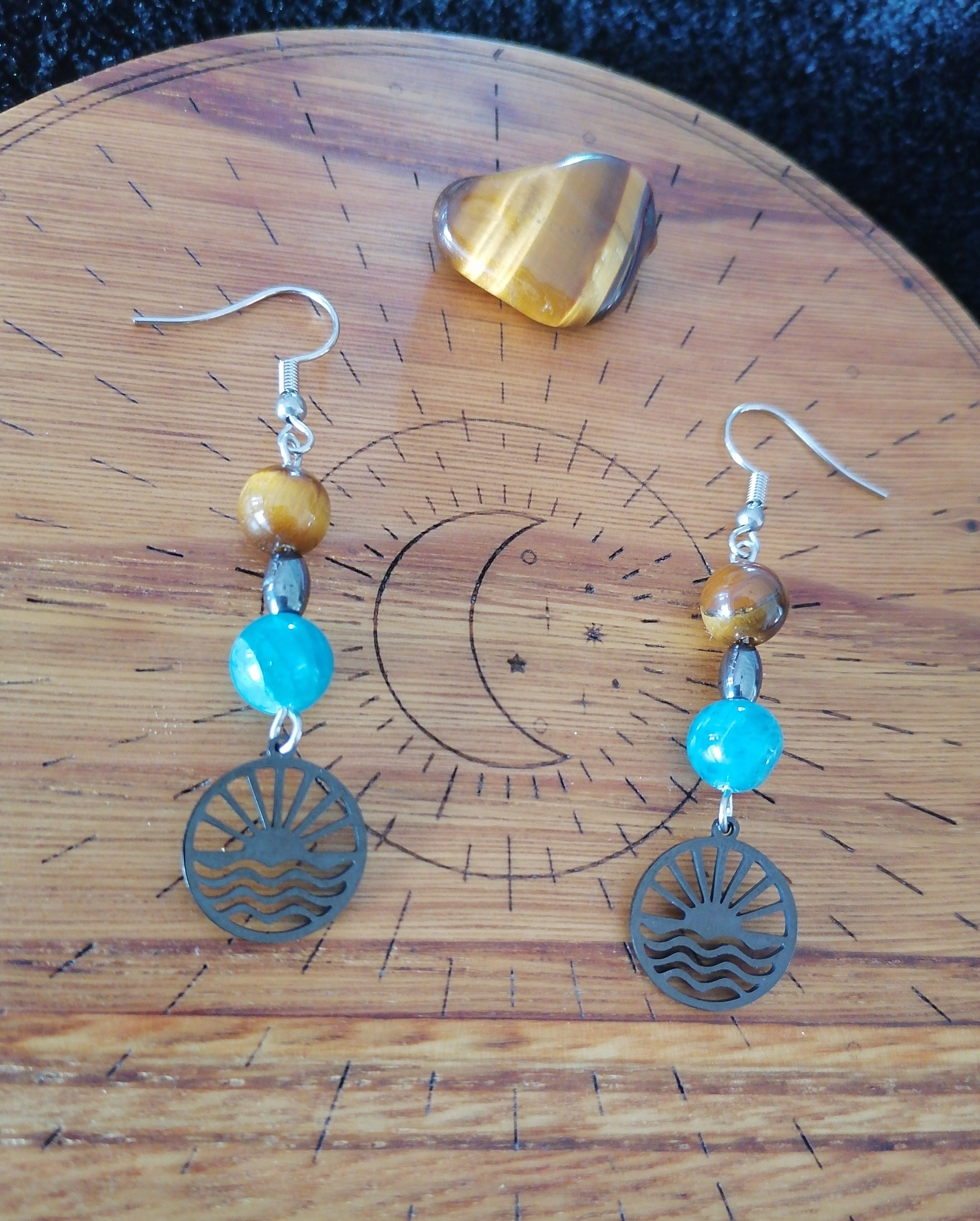 Boucles d'oreilles "soleil couchant sur océan" en apatite et œil de tigre 