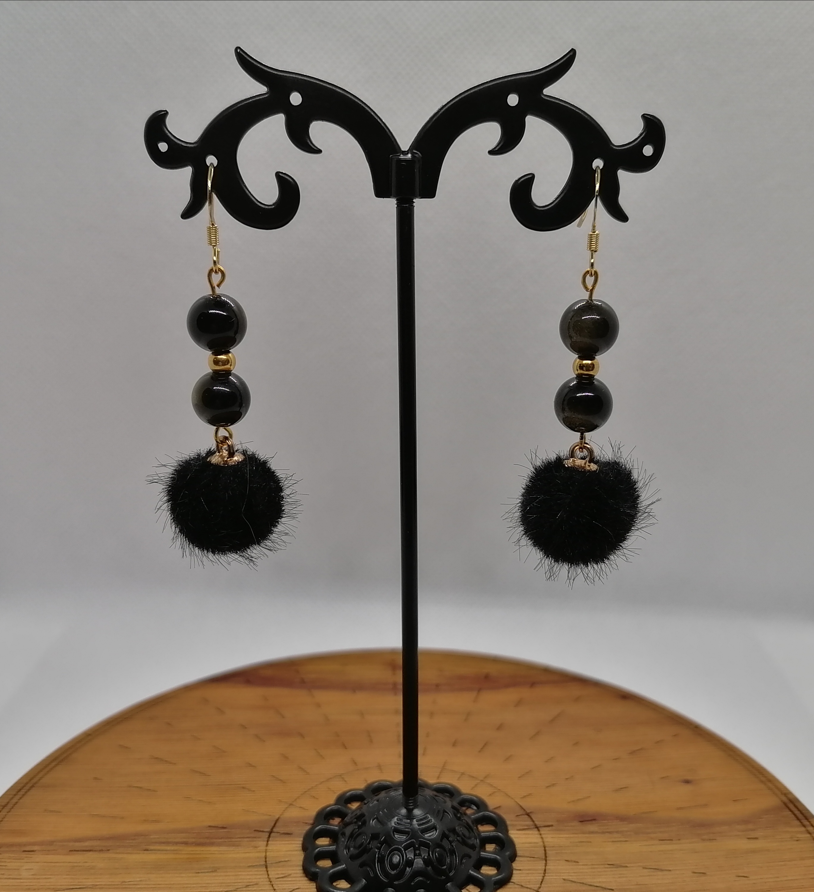 Boucles d'oreilles "c'est le pompon" en obsidienne dorée