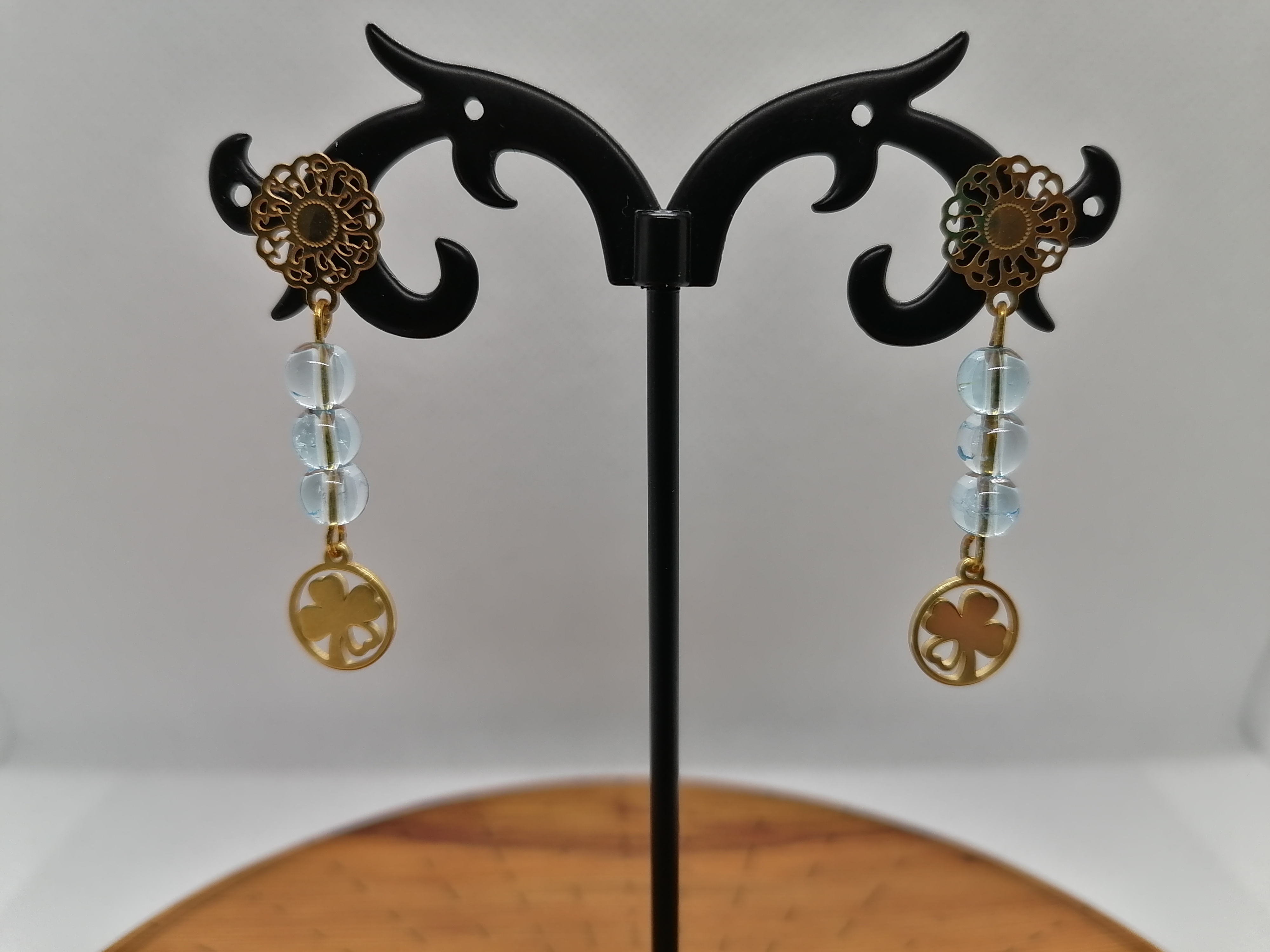 Boucles d'oreilles "chance" en topaze bleue