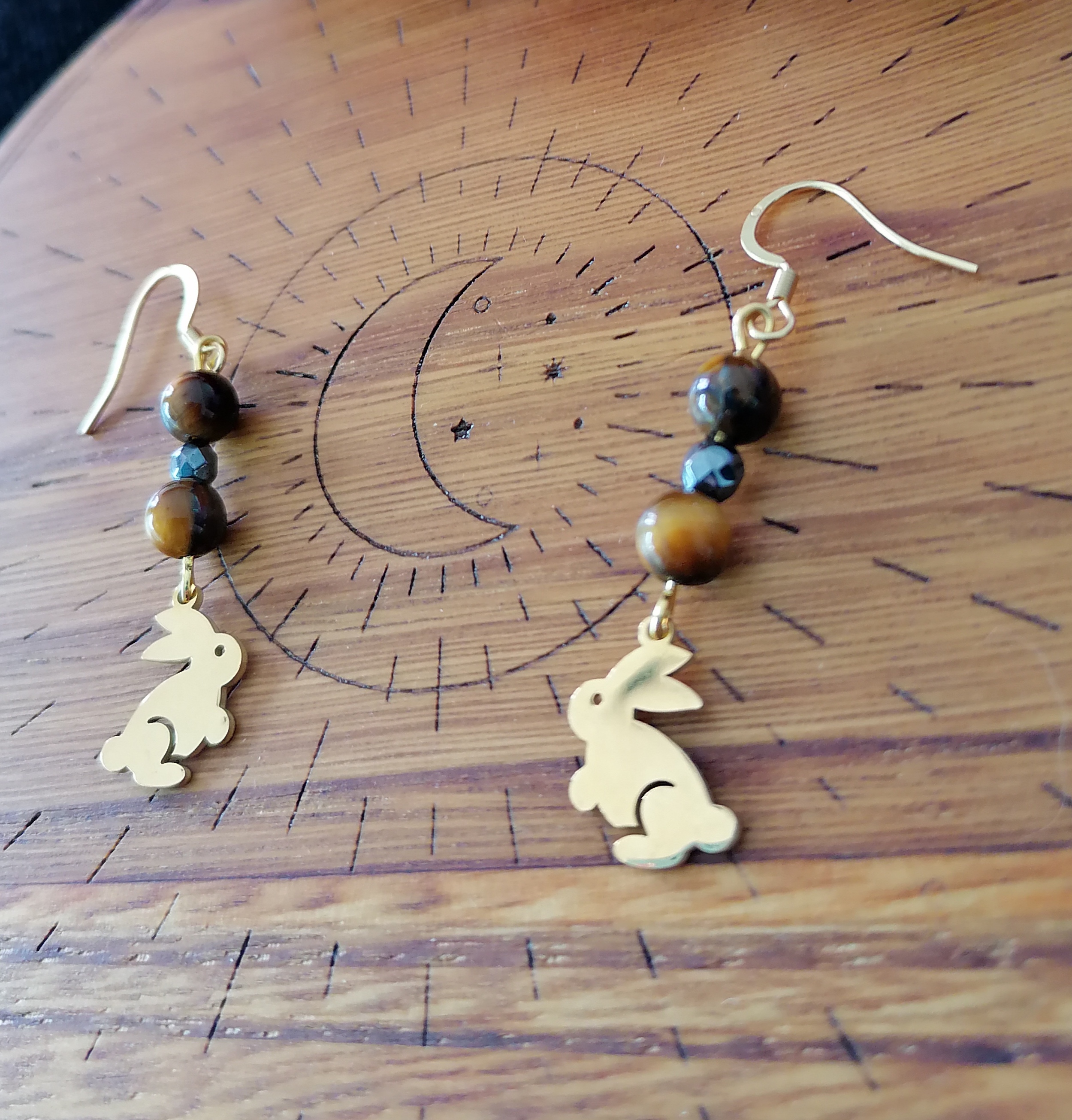 Boucles d'oreilles "mon lapin" en œil de tigre et hématite 