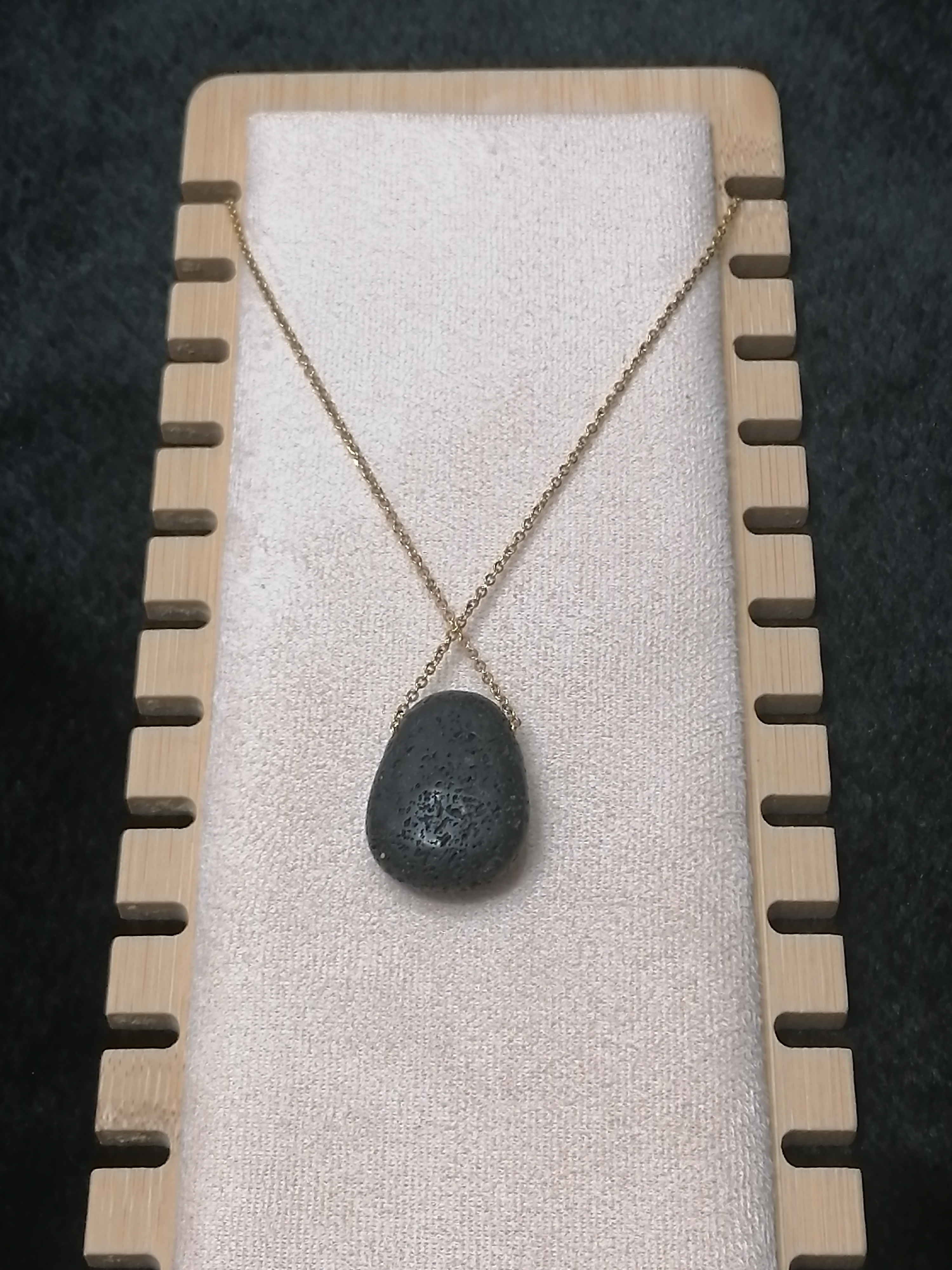 Collier "vitalité" en pierre de lave 