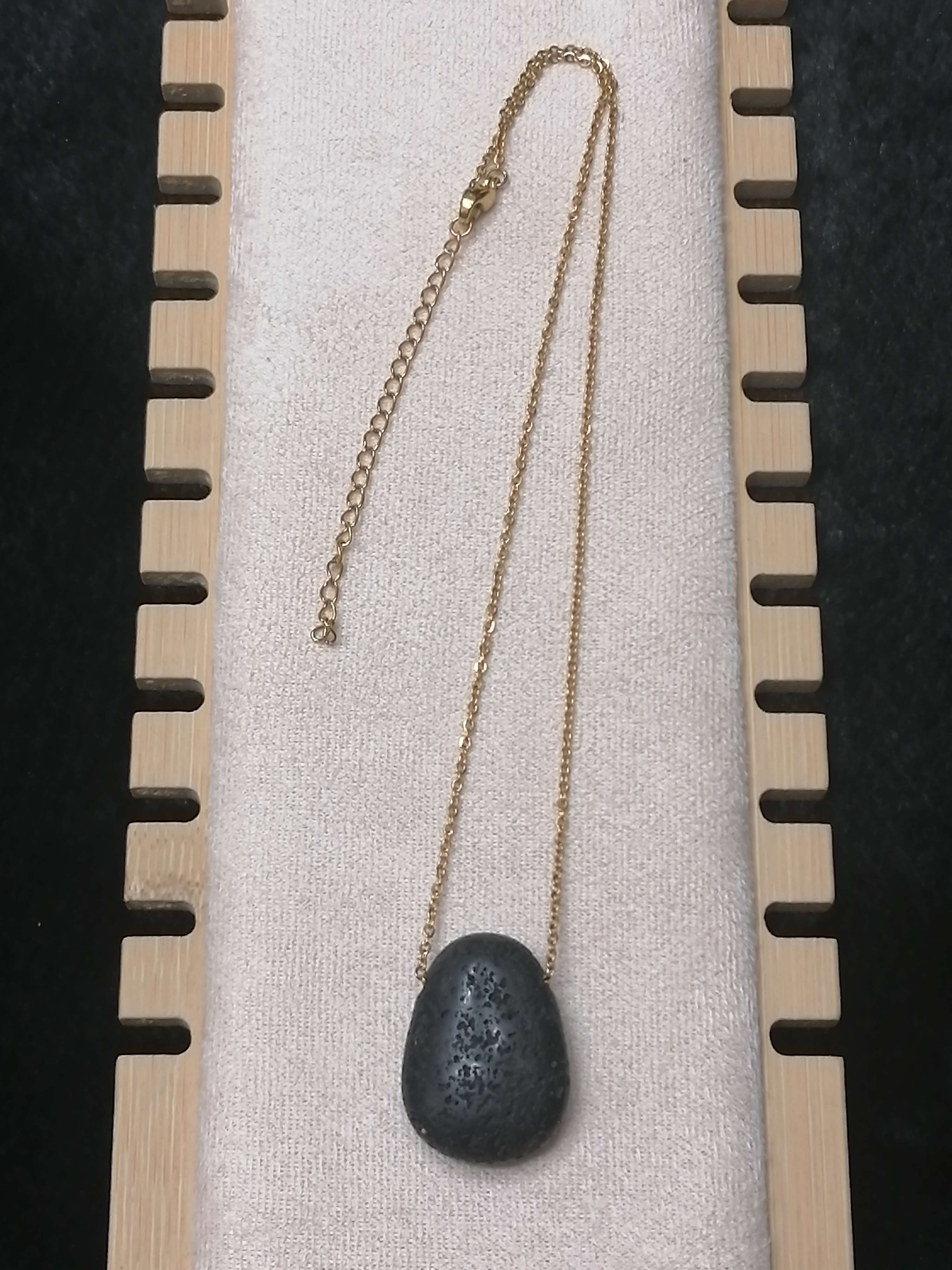 Collier "vitalité" en pierre de lave 