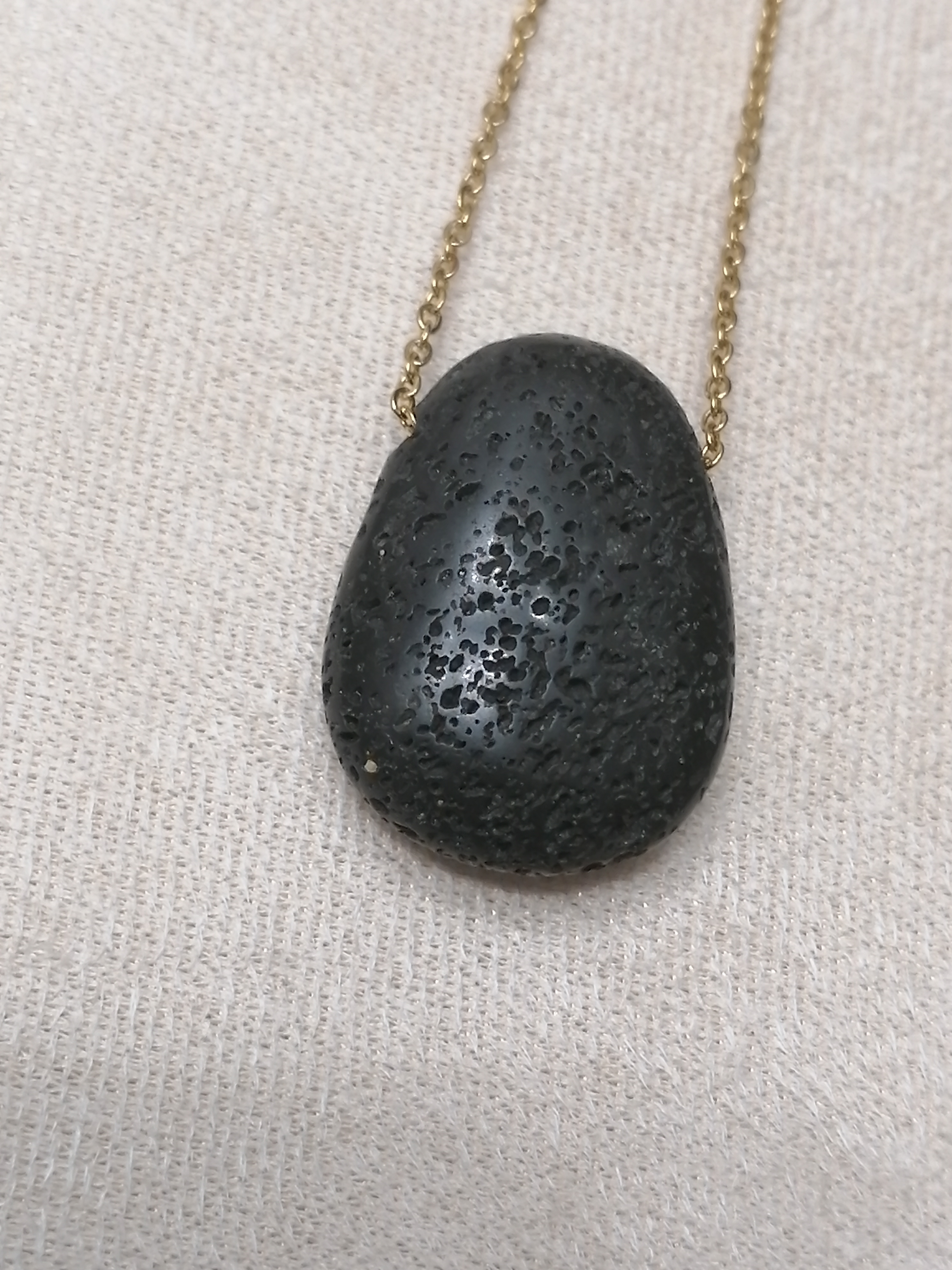 Collier "vitalité" en pierre de lave 