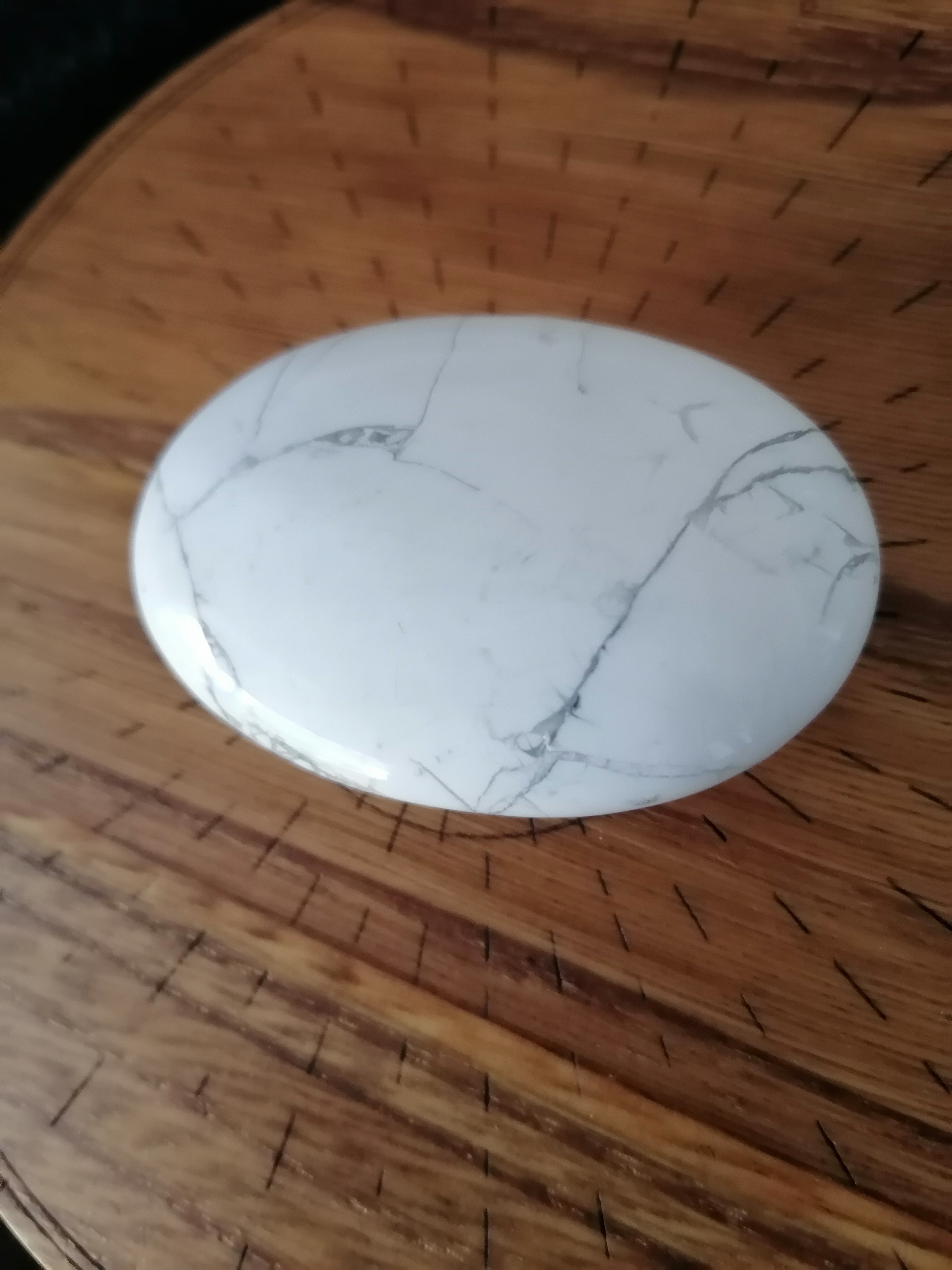 Galet roulé de howlite XL