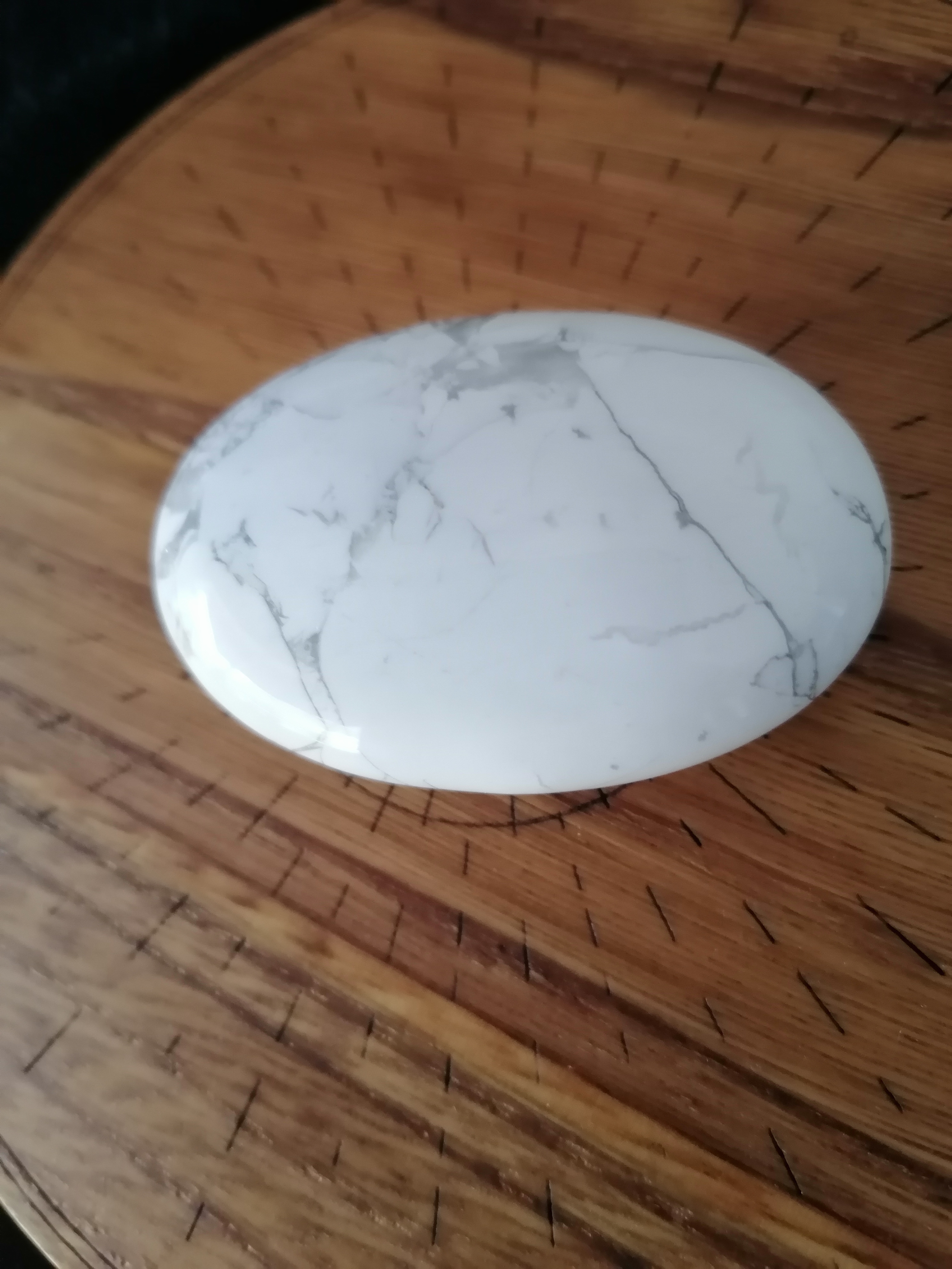 Galet roulé de howlite XL