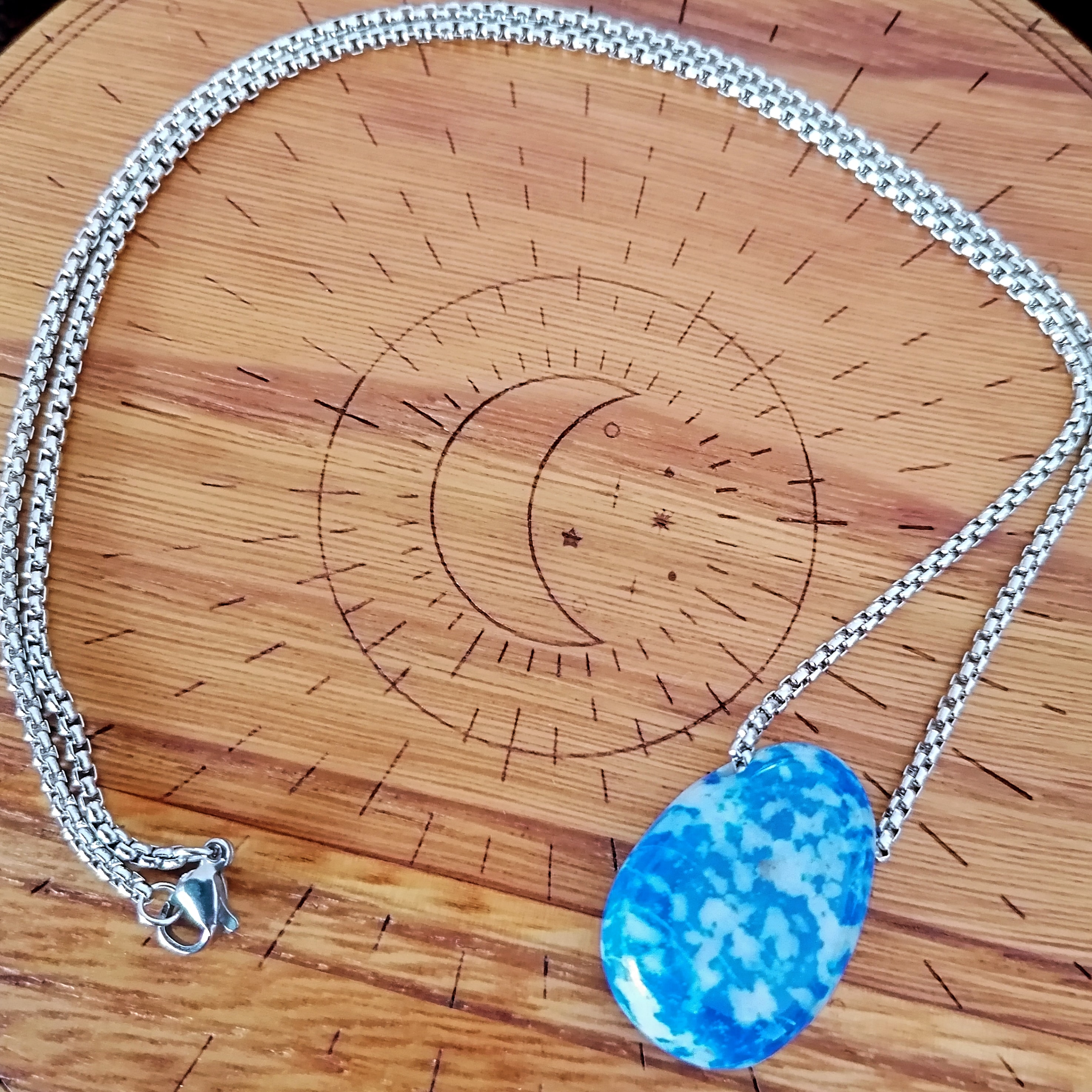 Collier "confiance et communication" en lapis lazuli