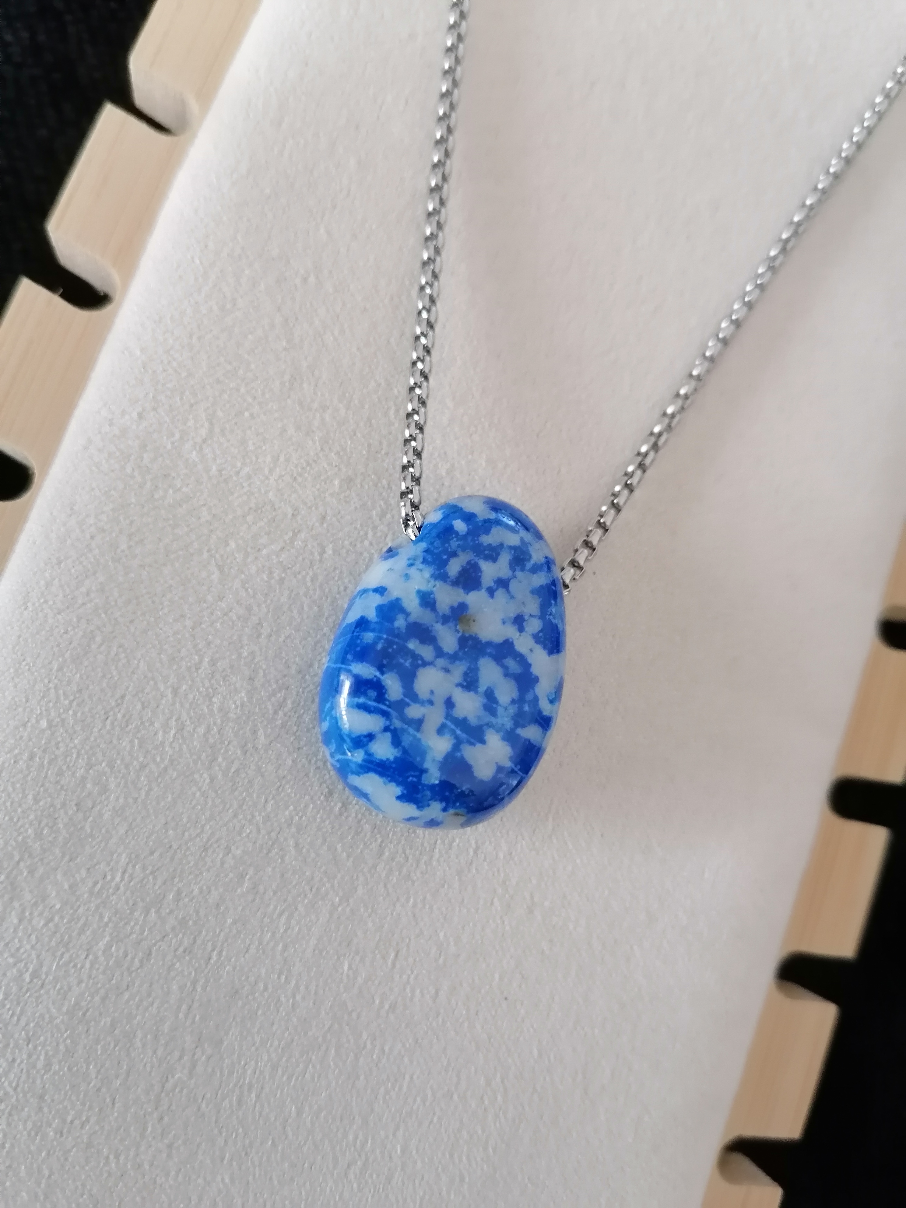 Collier "confiance et communication" en lapis lazuli