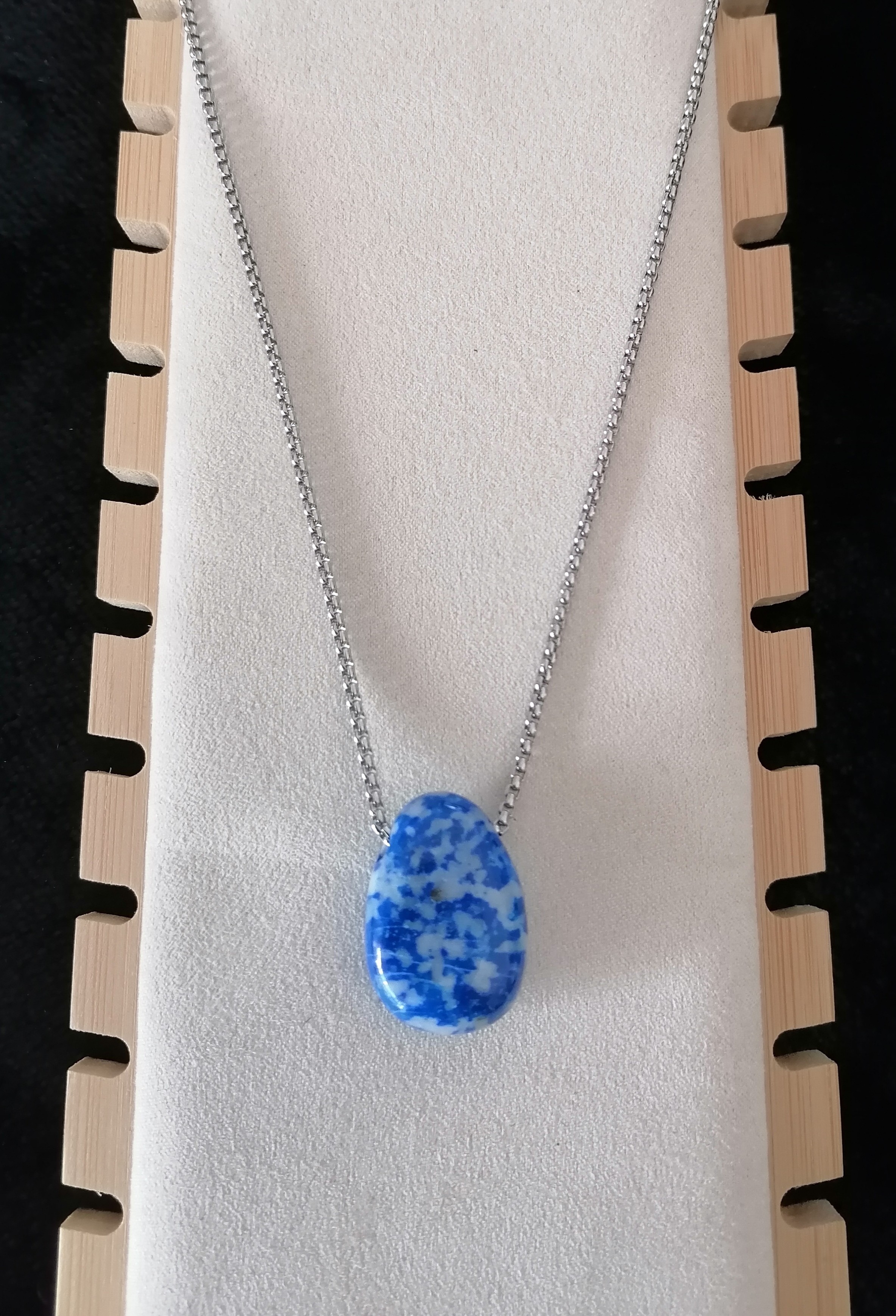 Collier "confiance et communication" en lapis lazuli