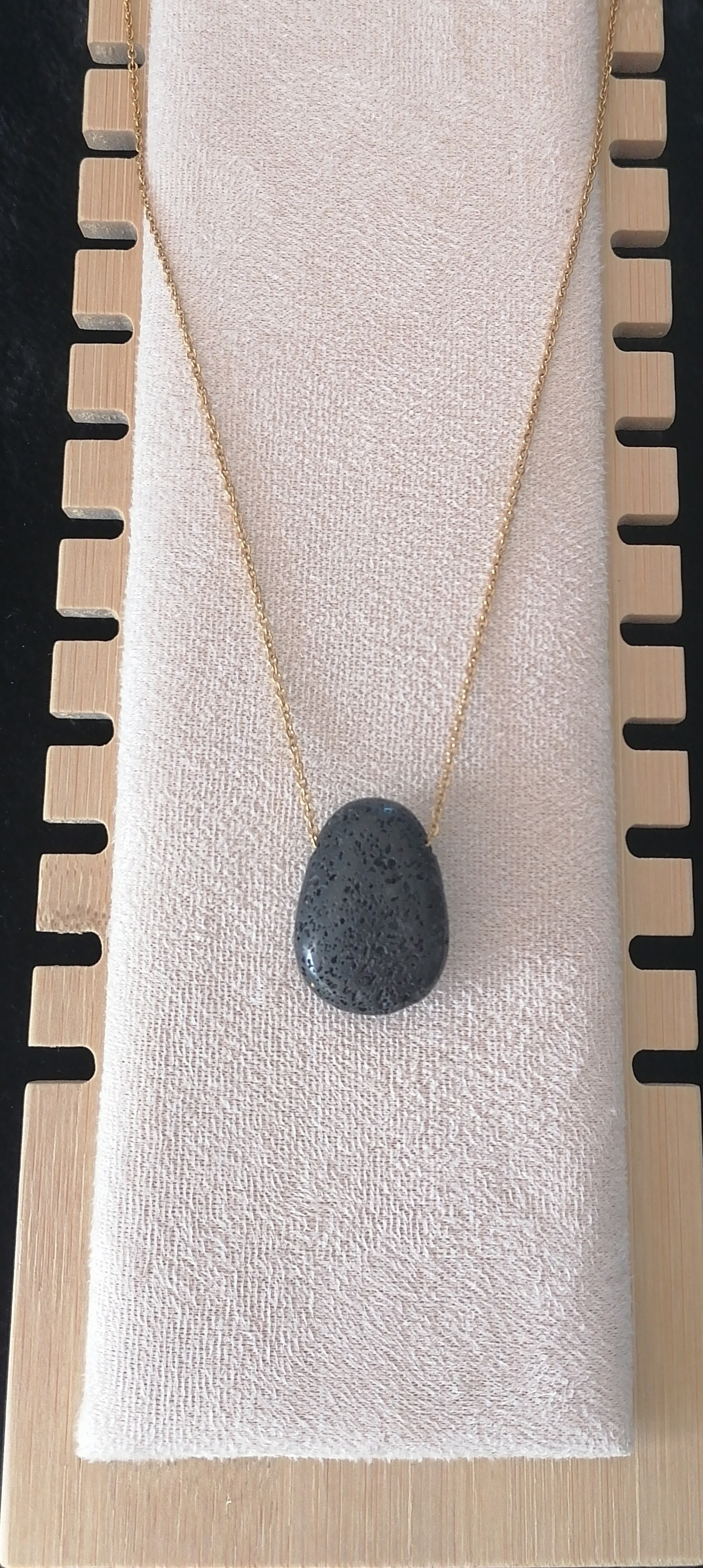 Collier "vitalité" en pierre de lave 