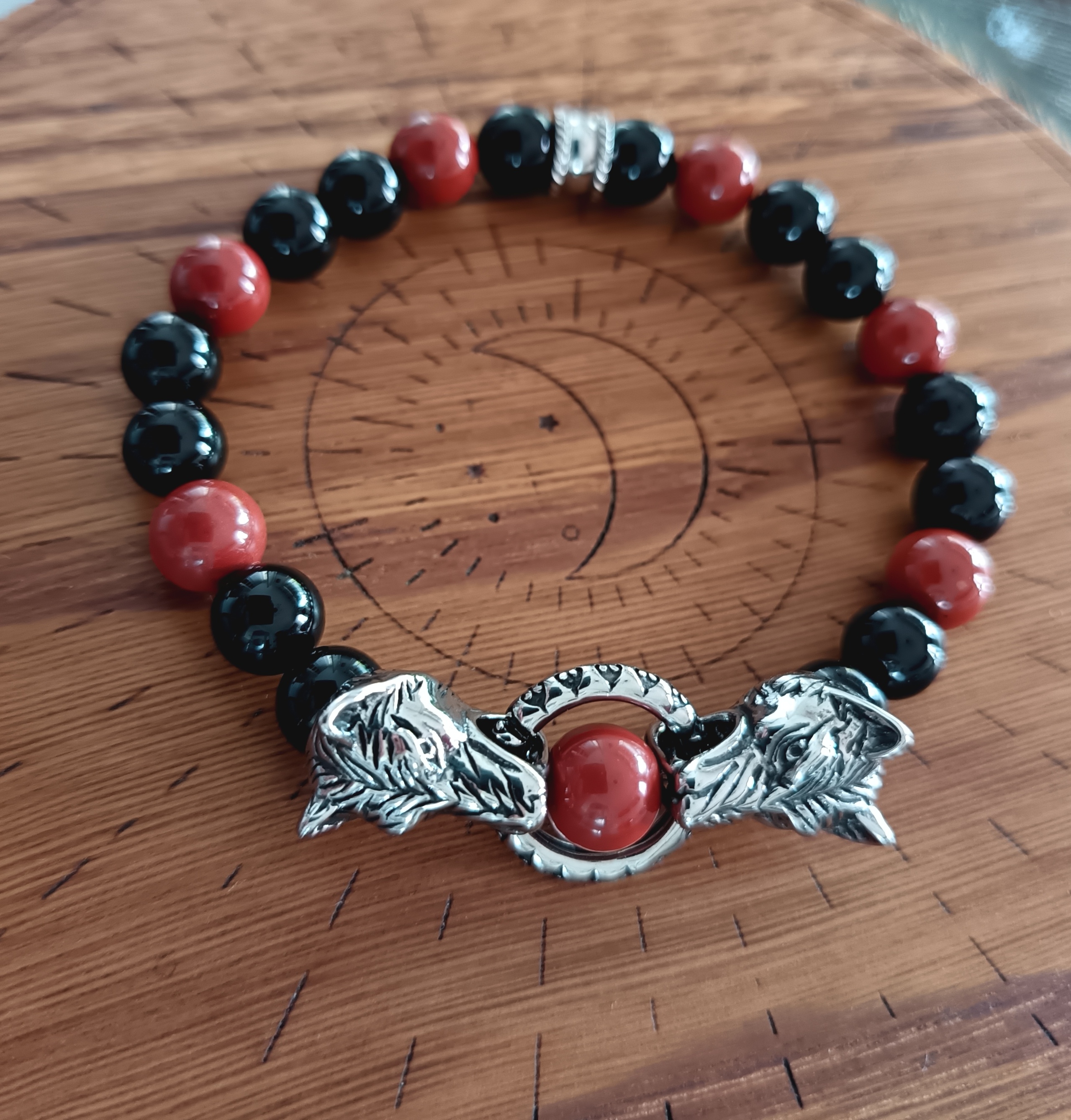 Bracelet "loup-loup" en onyx et jaspe rouge