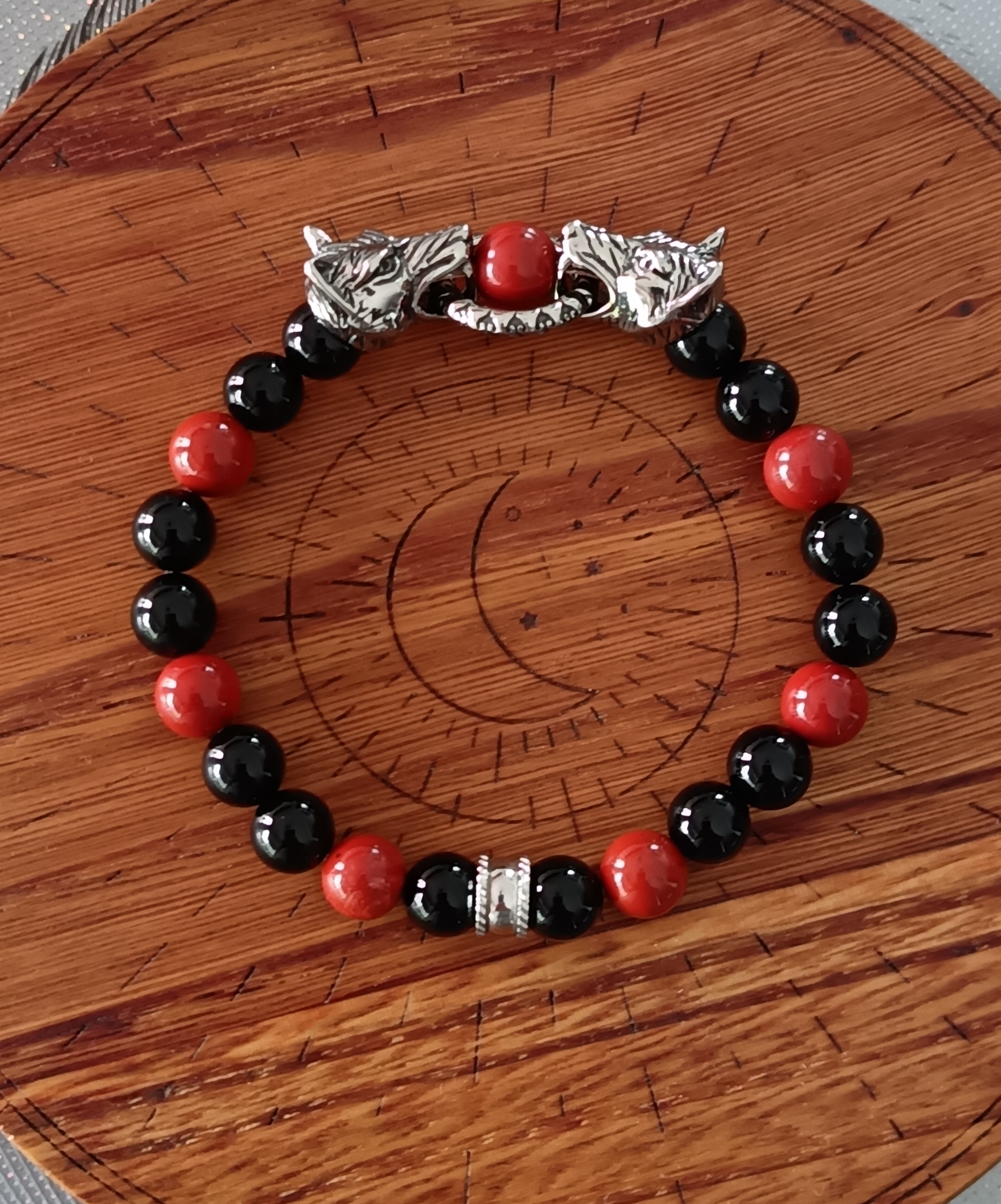 Bracelet "loup-loup" en onyx et jaspe rouge