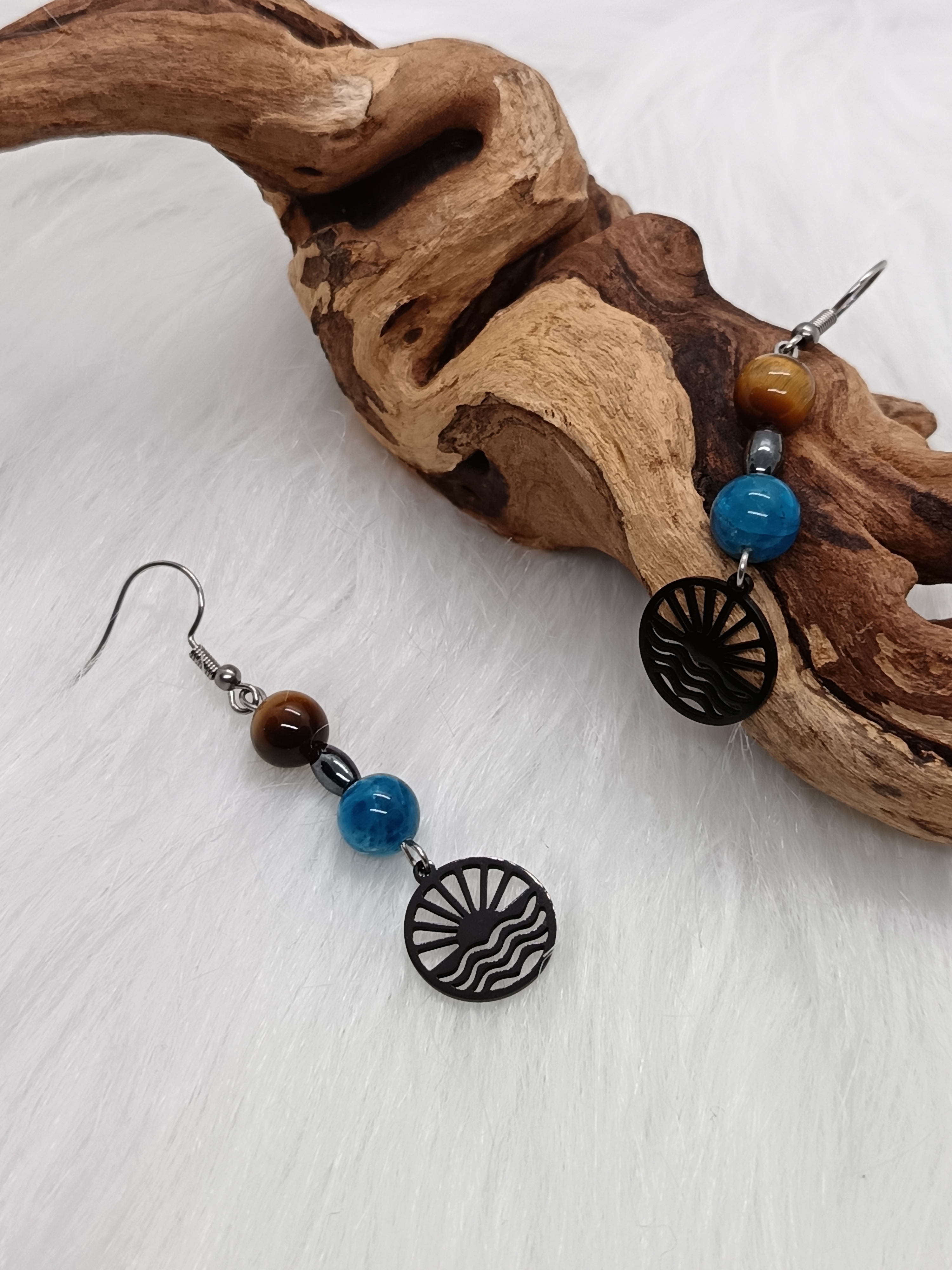 Boucles d'oreilles "coucher de soleil" en apatite, œil de tigre et hématite