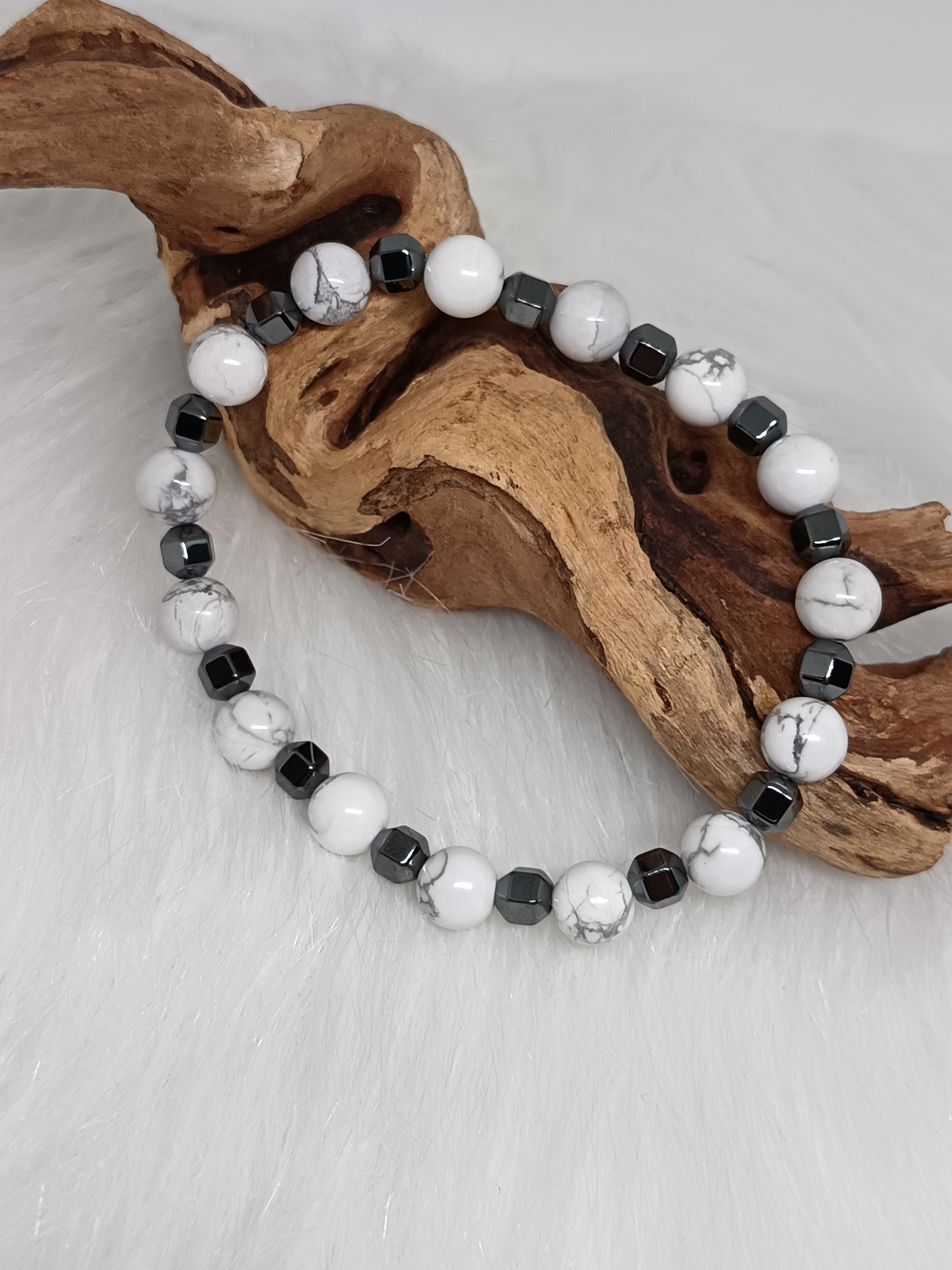 Bracelet "paix intérieure" en howlite et hématite
