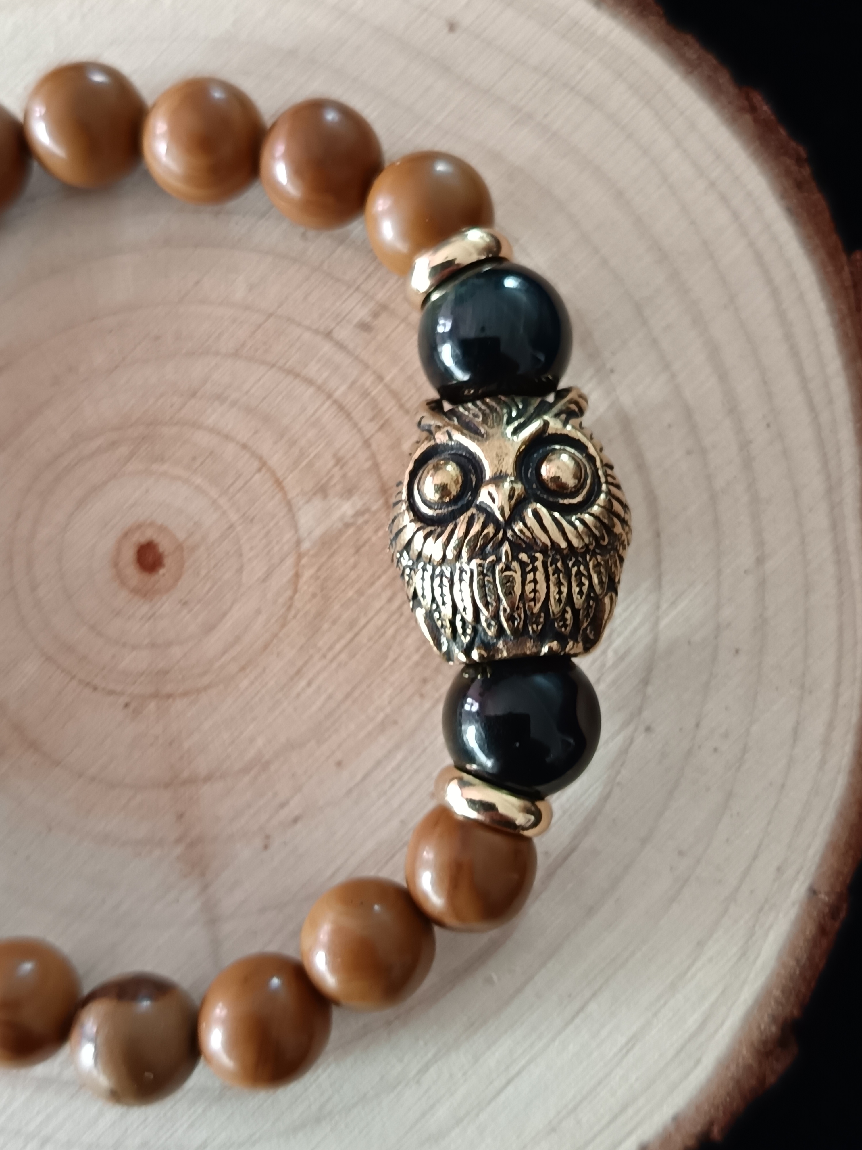 Bracelet "hibou" en bois fossilisé et œil de faucon 