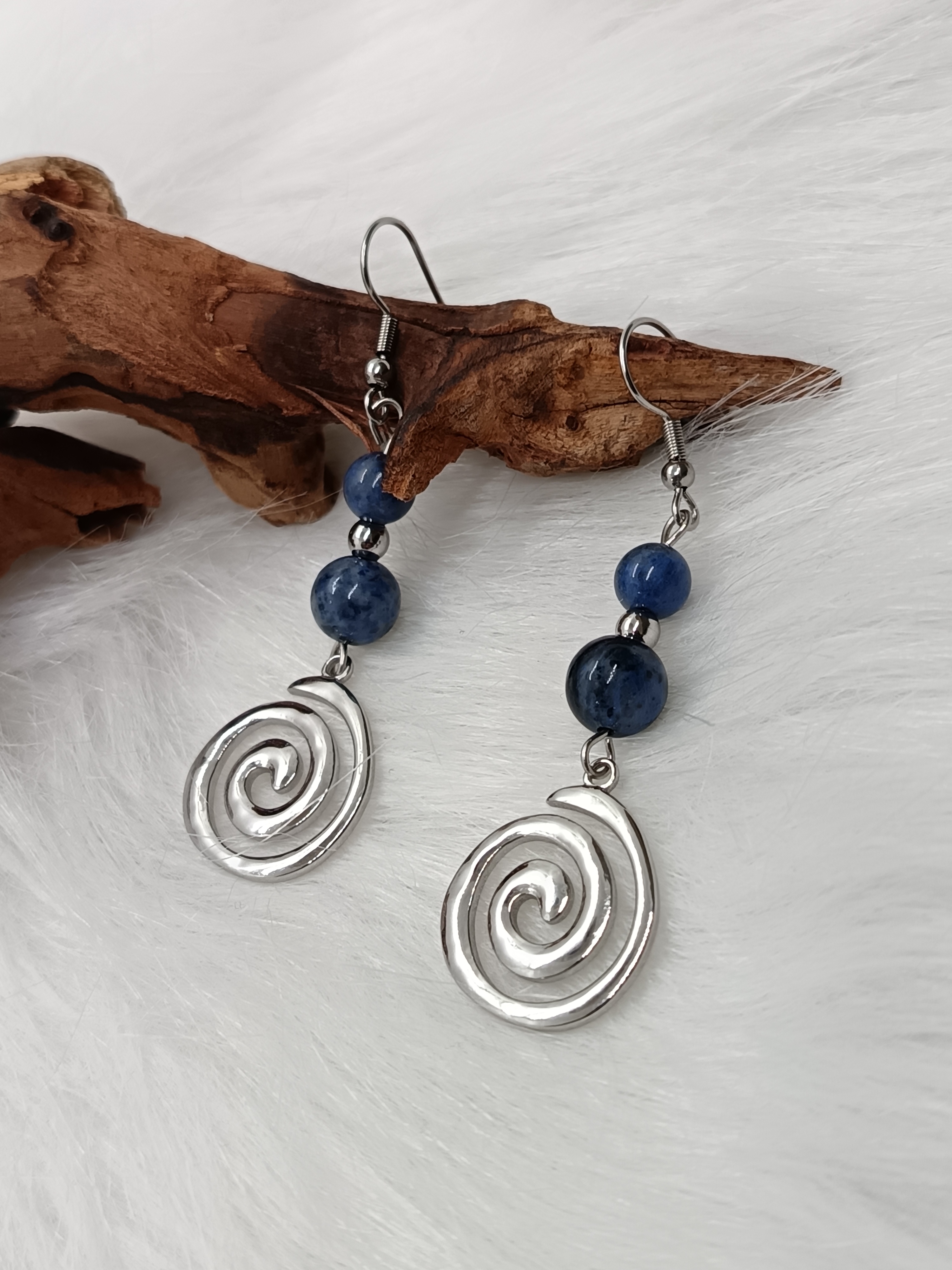 Boucles d'oreilles "tourbillon" en dumortiérite 