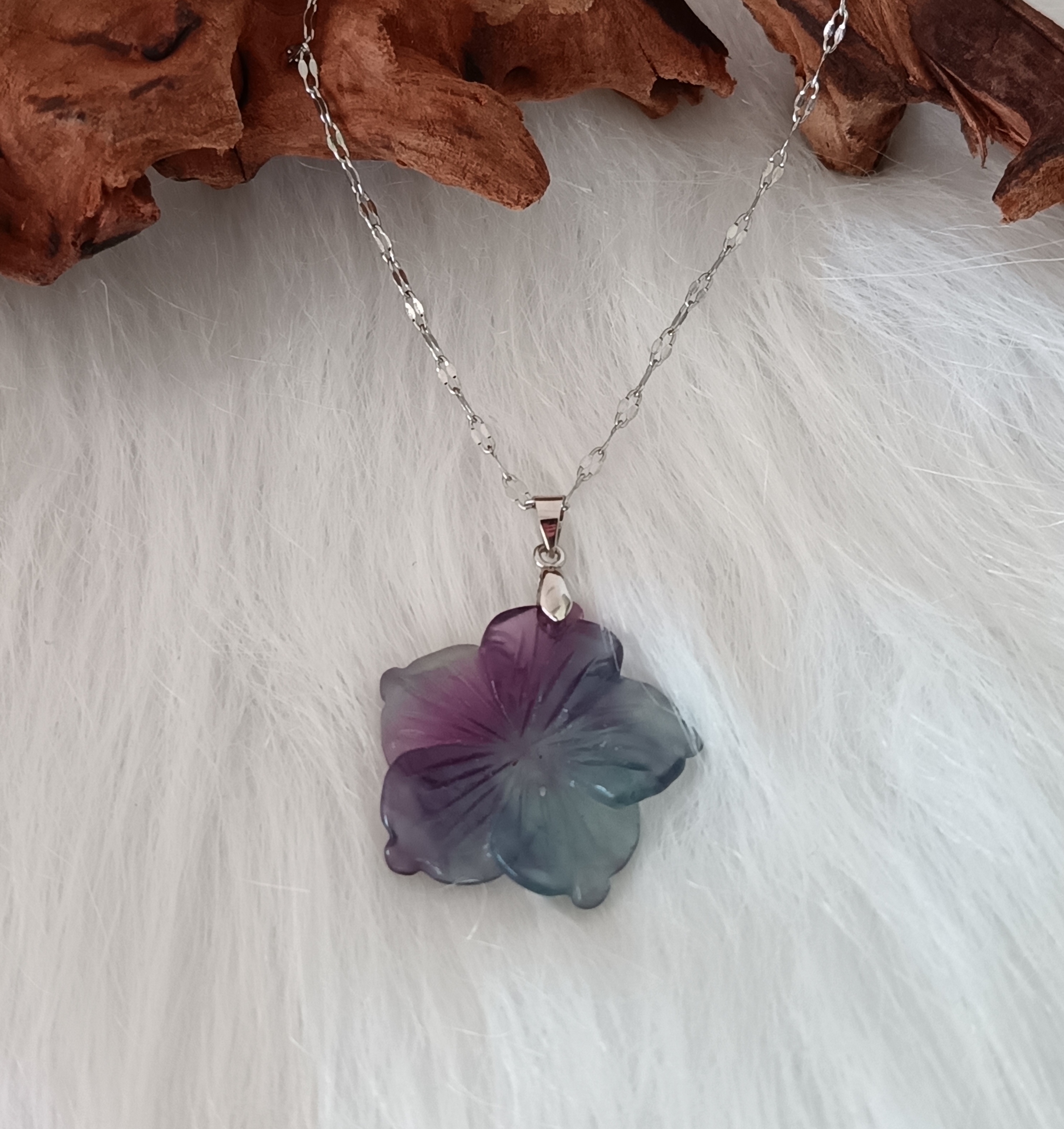 Collier "hibiscus" en fluorite multicolore