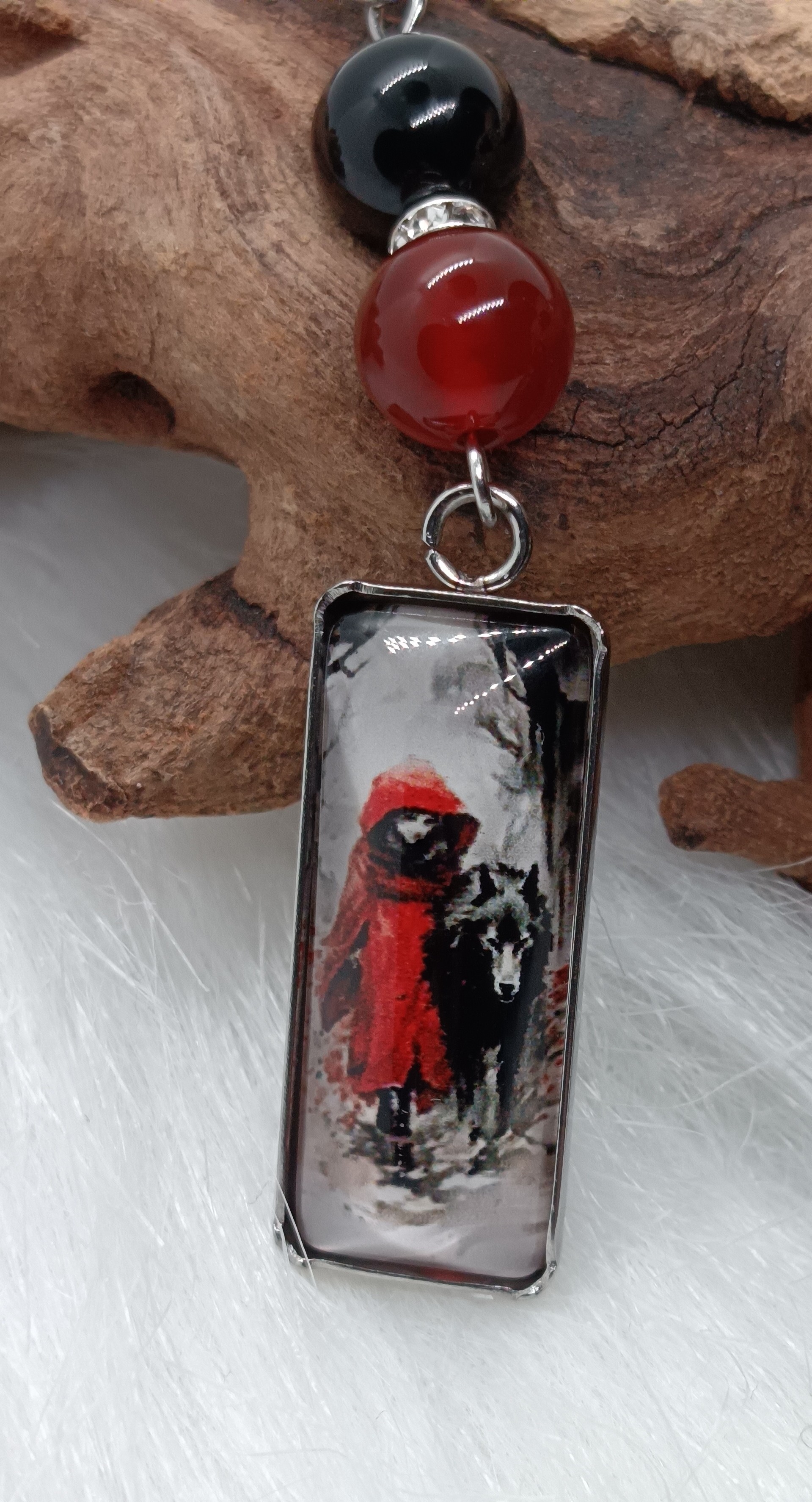 Boucles d'oreilles "petit chaperon rouge" en cornaline et onyx
