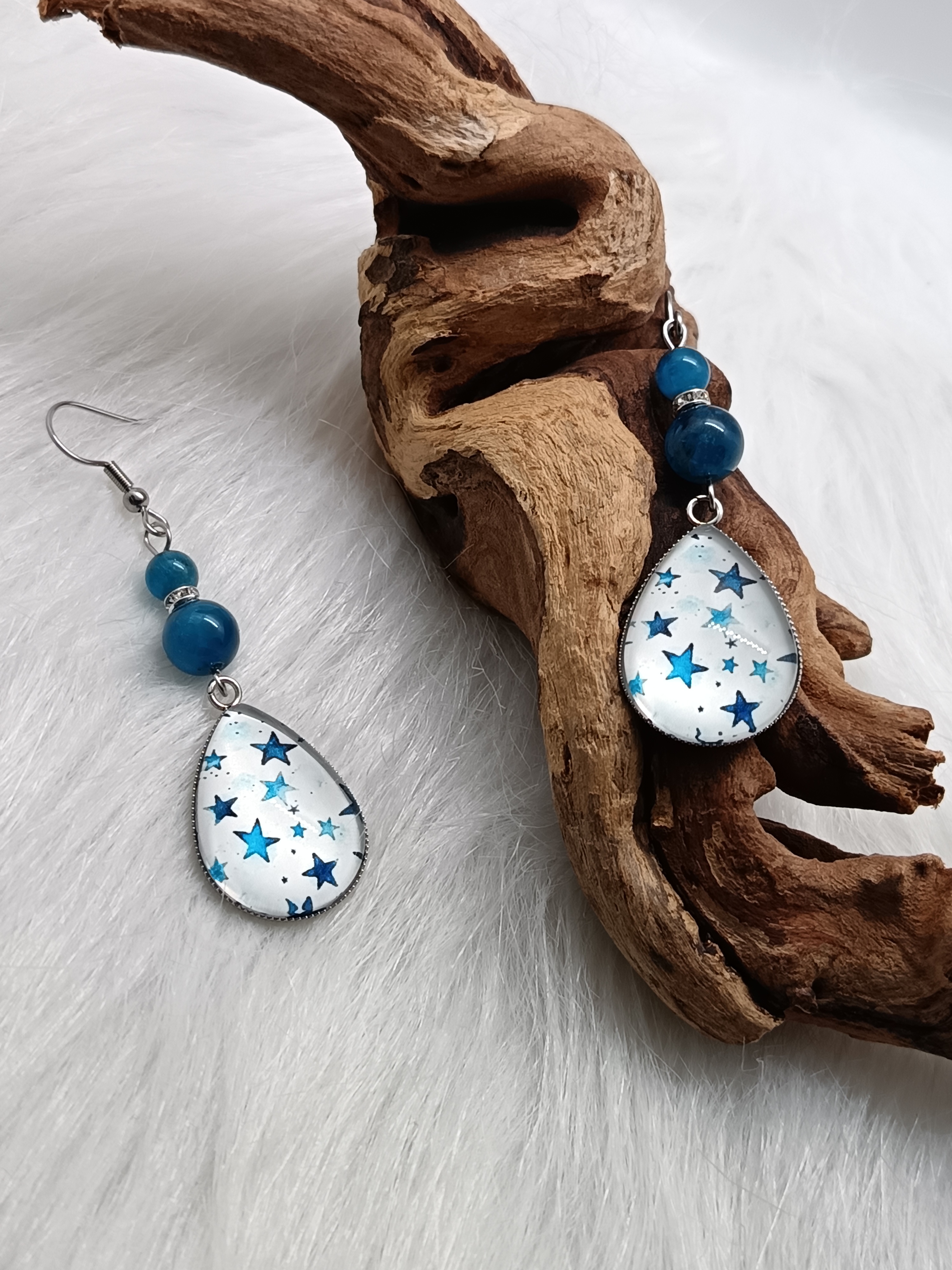 Boucles d'oreilles "étoilées" en apatite bleue