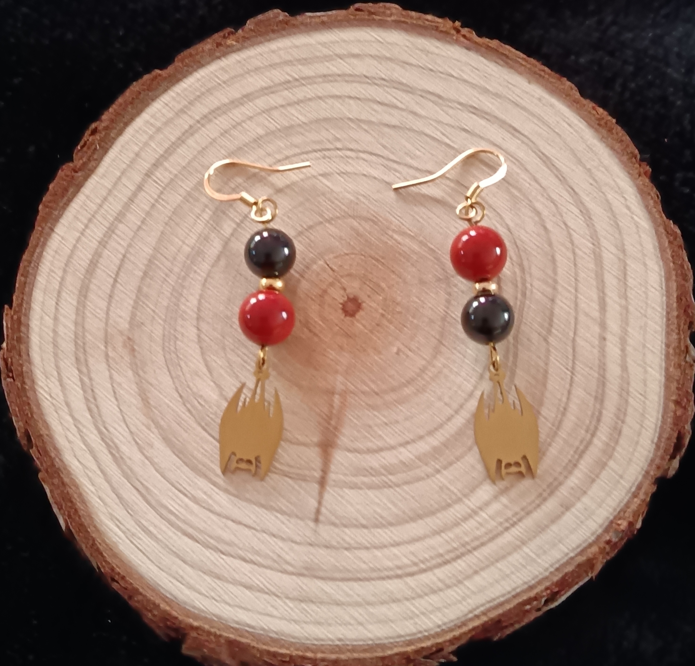 Boucles d'oreilles "chauve-souris" en jaspe rouge et obsidienne noire 