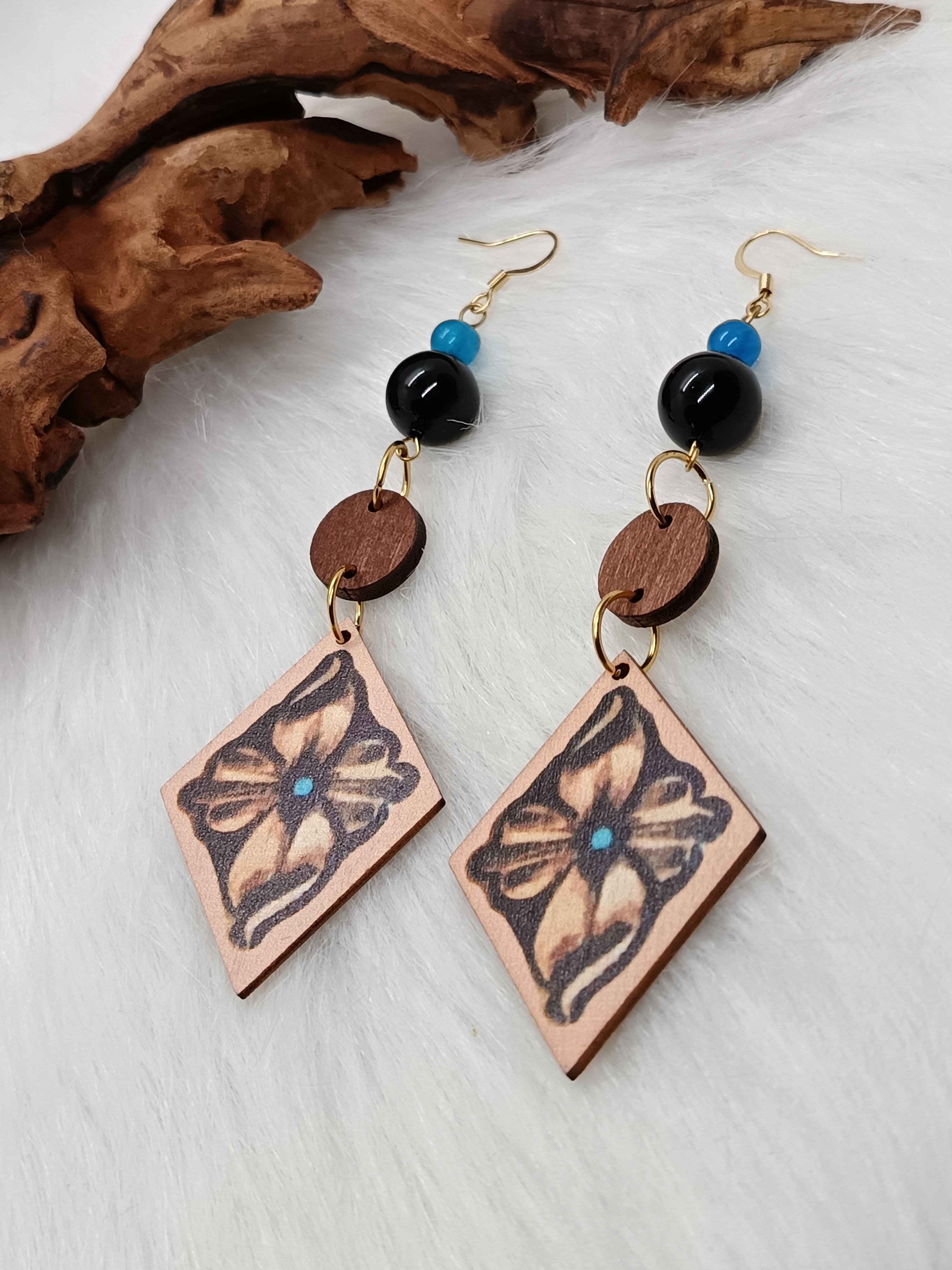 Boucles d'oreilles "fleur" en onyx et apatite bleue