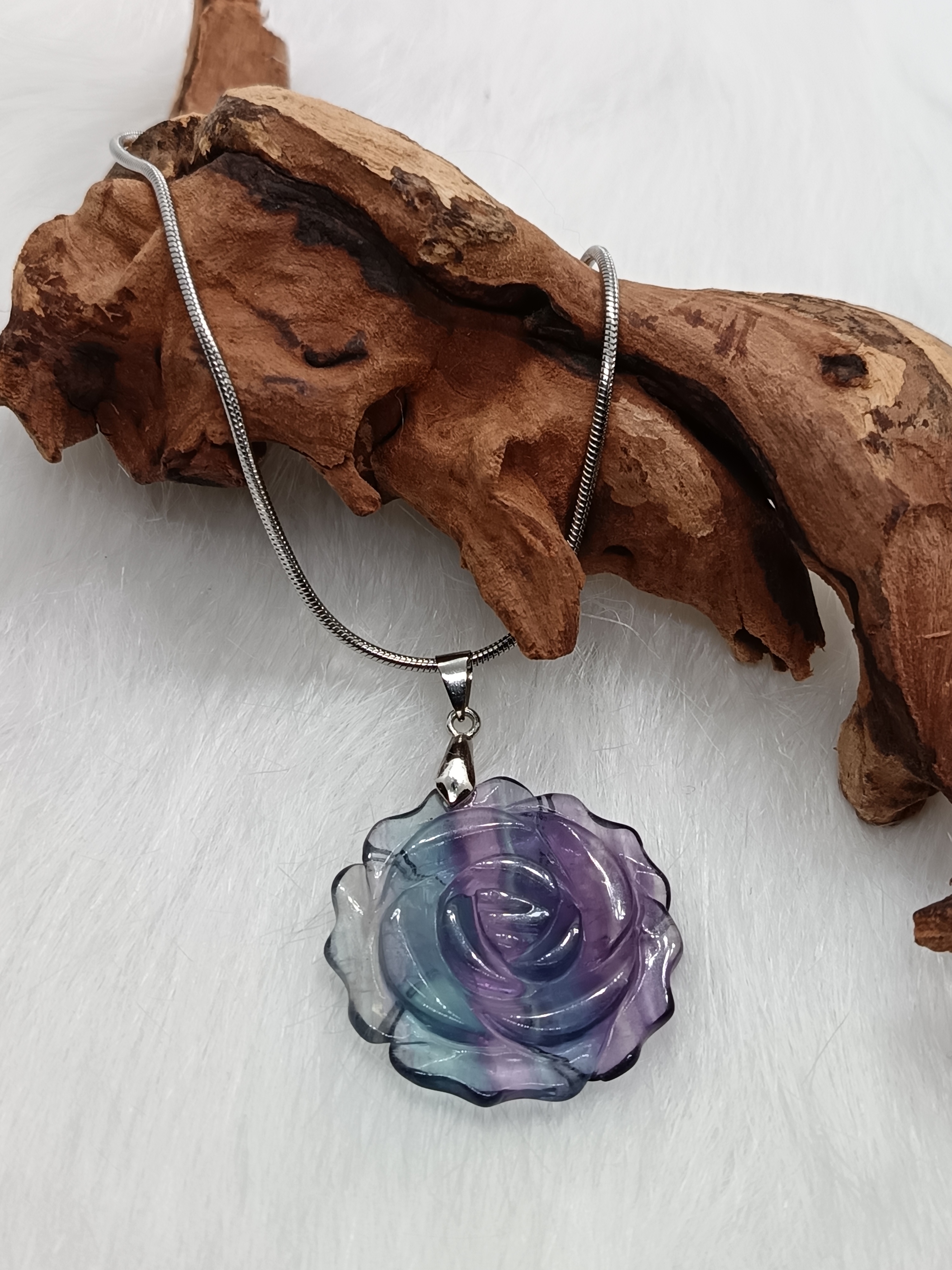 Collier "rose" en fluorite multicolore