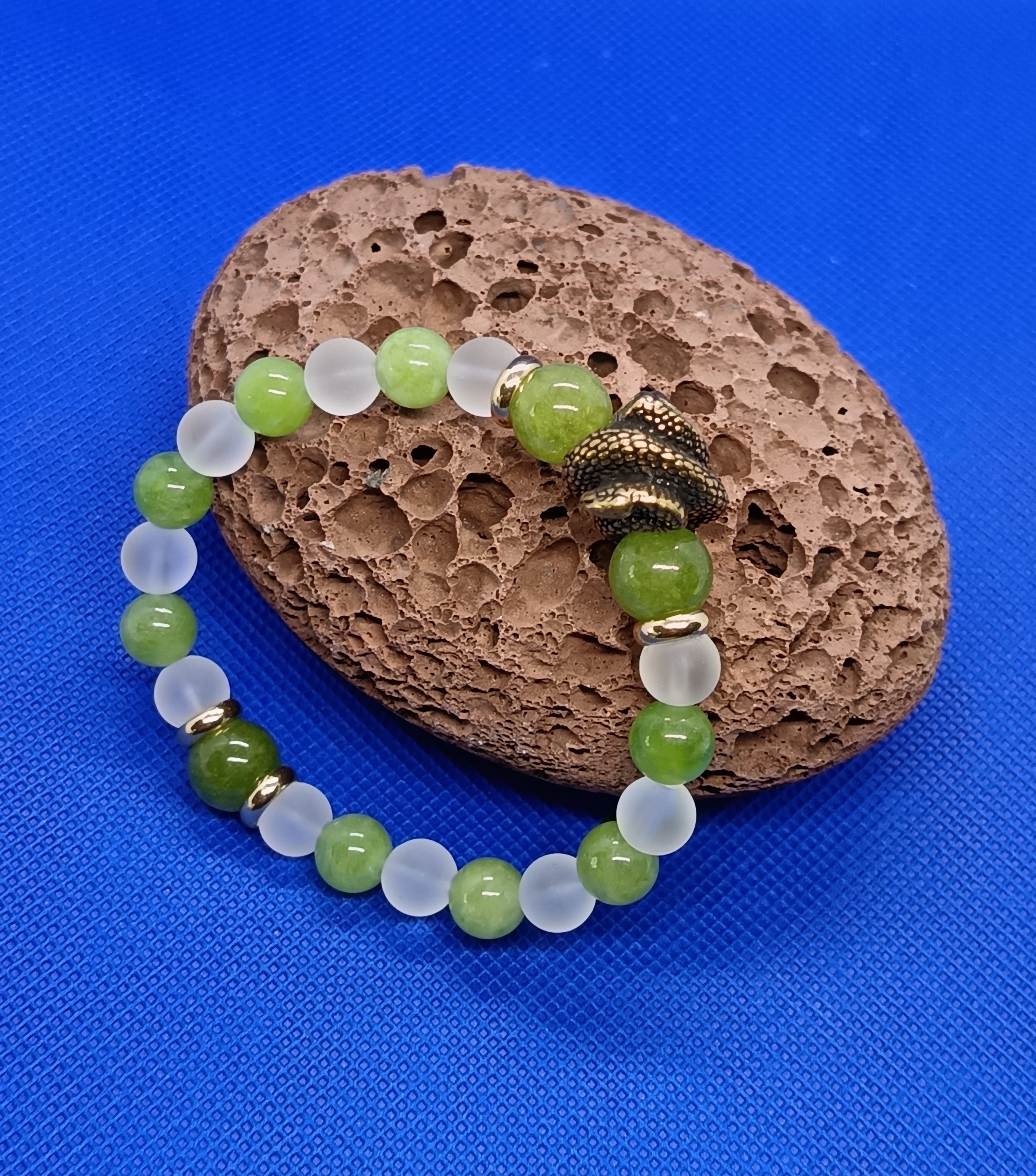 Bracelet "serpent" en péridot et cristal de roche mat