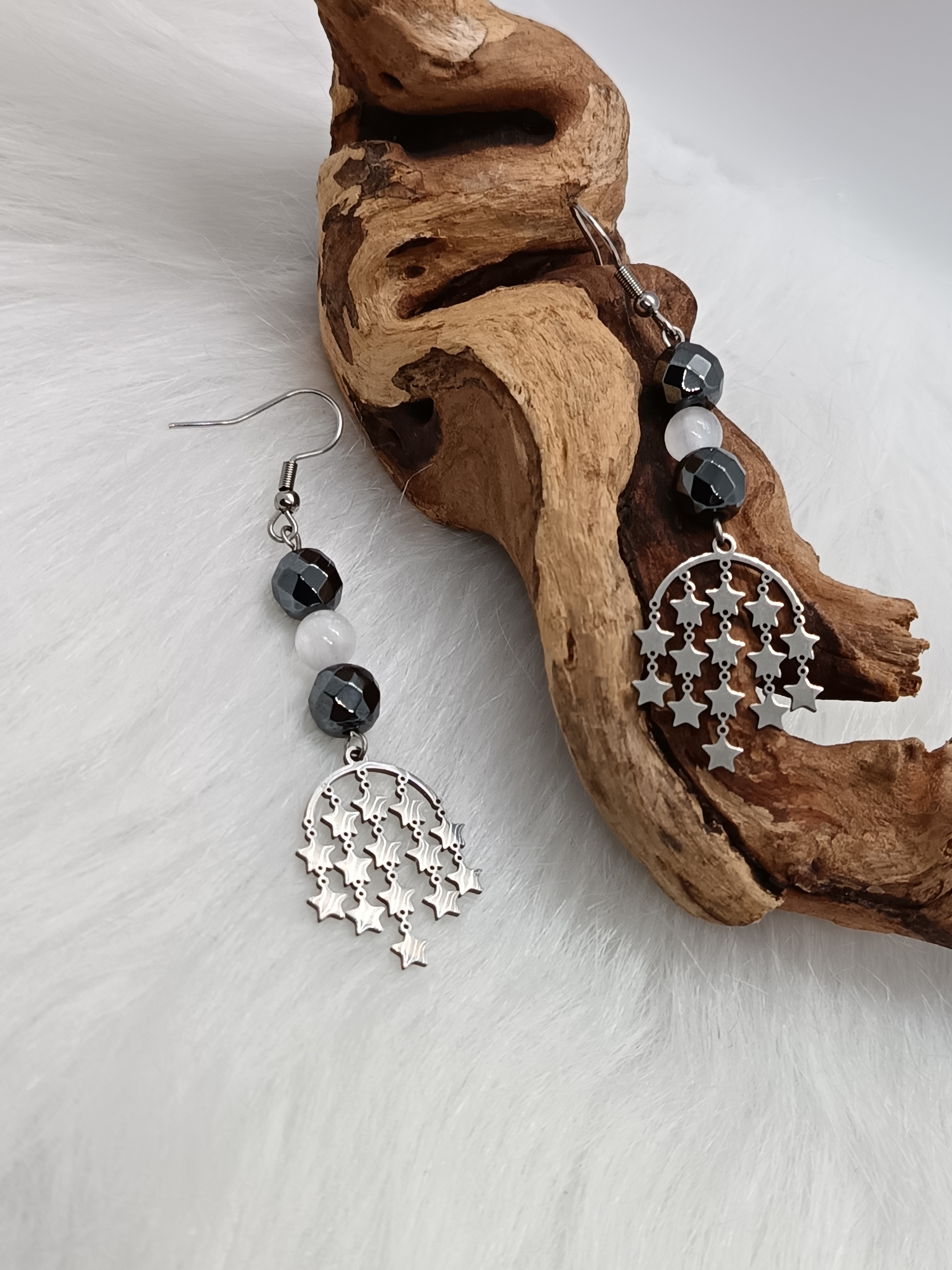 Boucles d'oreilles "pluie d'étoiles" en hématite et sélénite