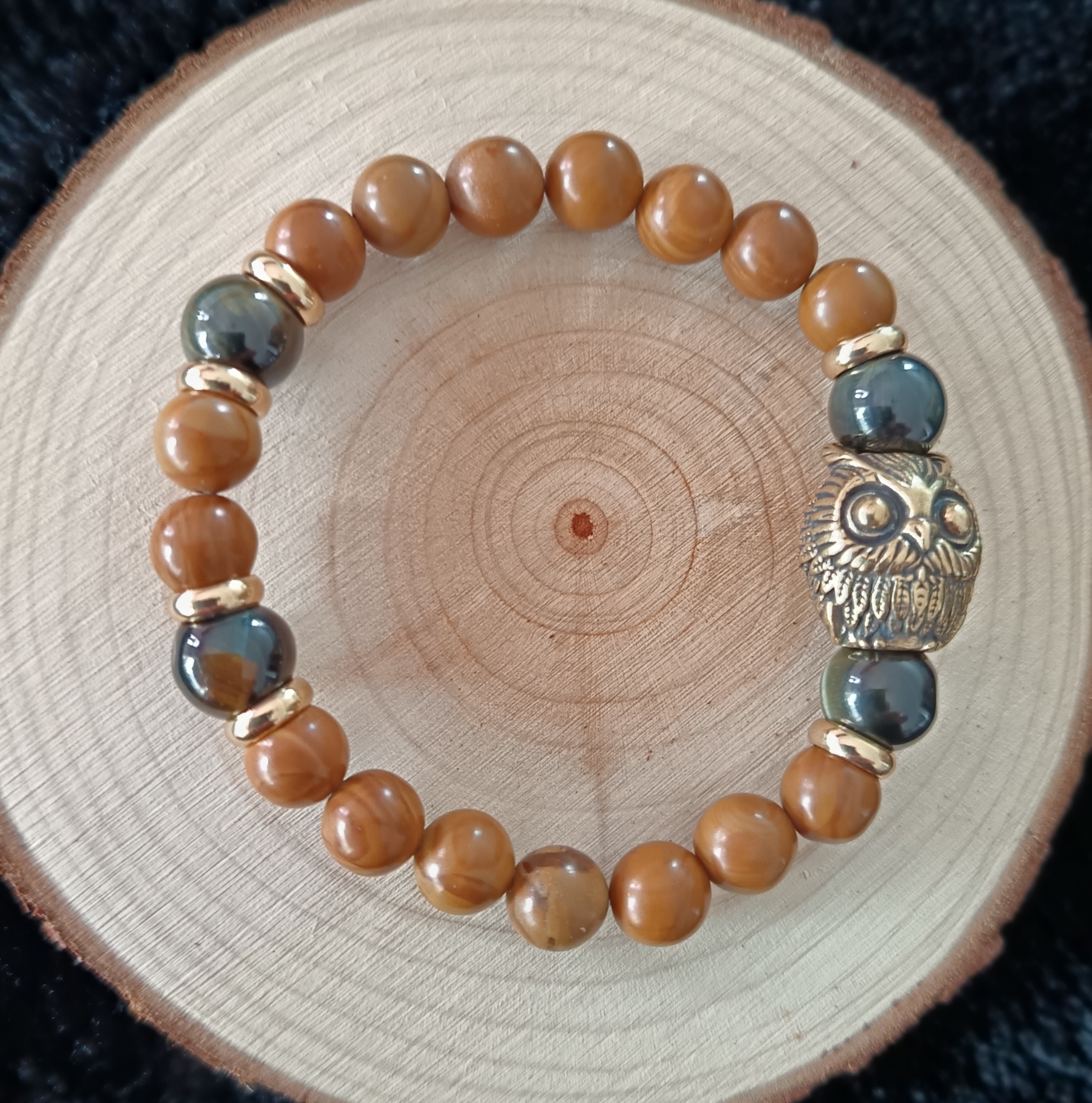 Bracelet "hibou" en bois fossilisé et œil de faucon 