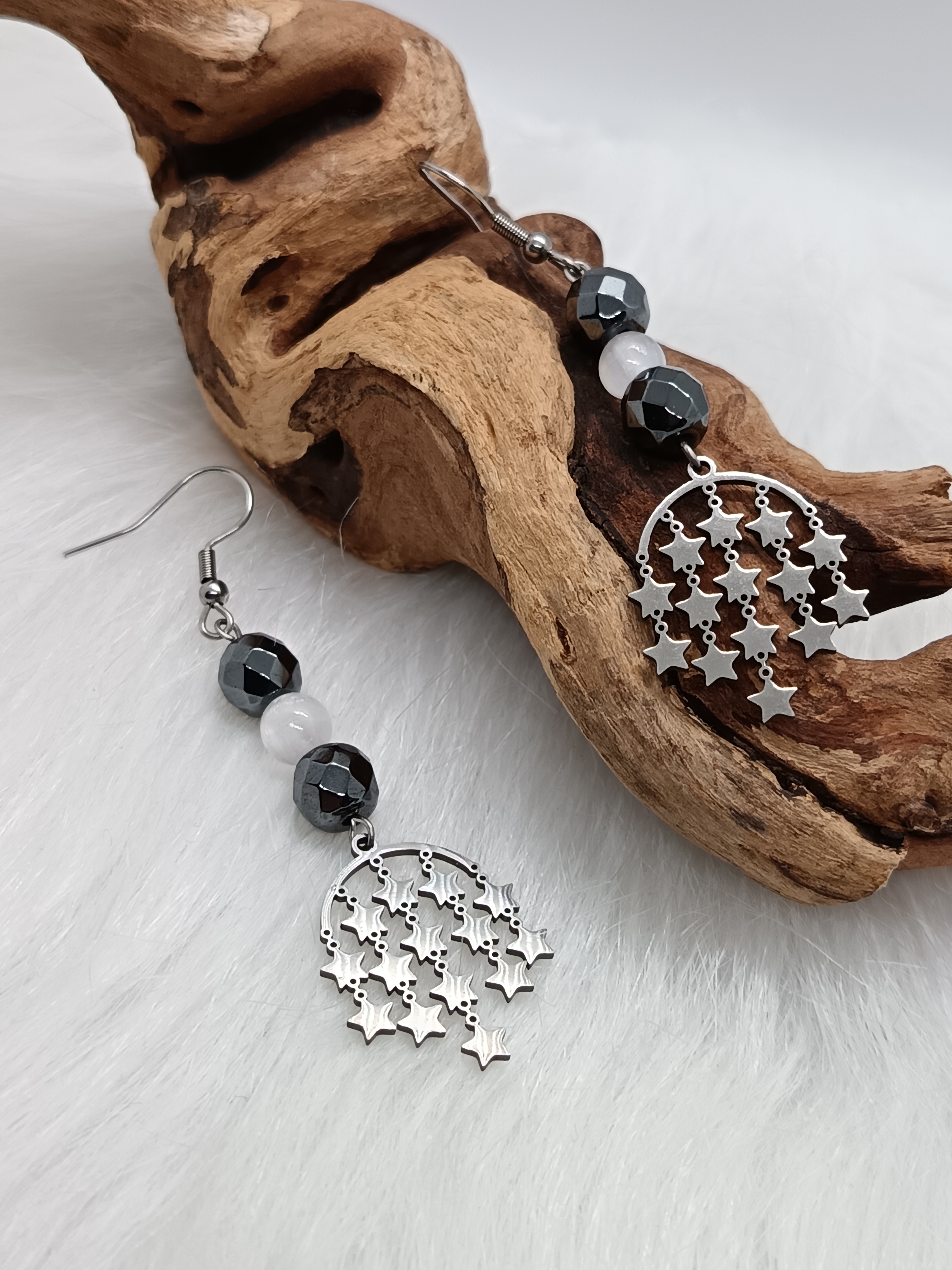 Boucles d'oreilles "pluie d'étoiles" en hématite et sélénite