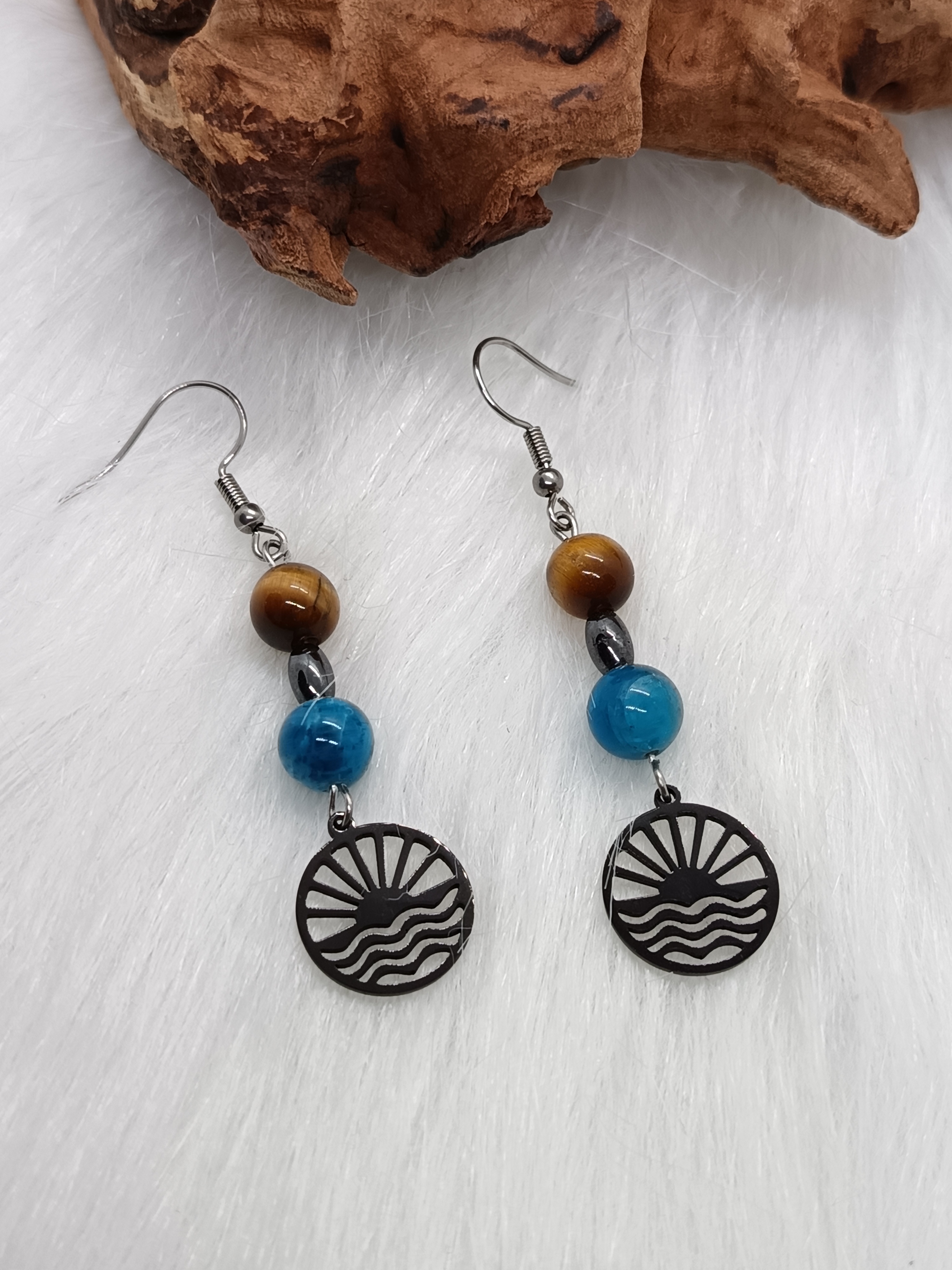 Boucles d'oreilles "coucher de soleil" en apatite, œil de tigre et hématite