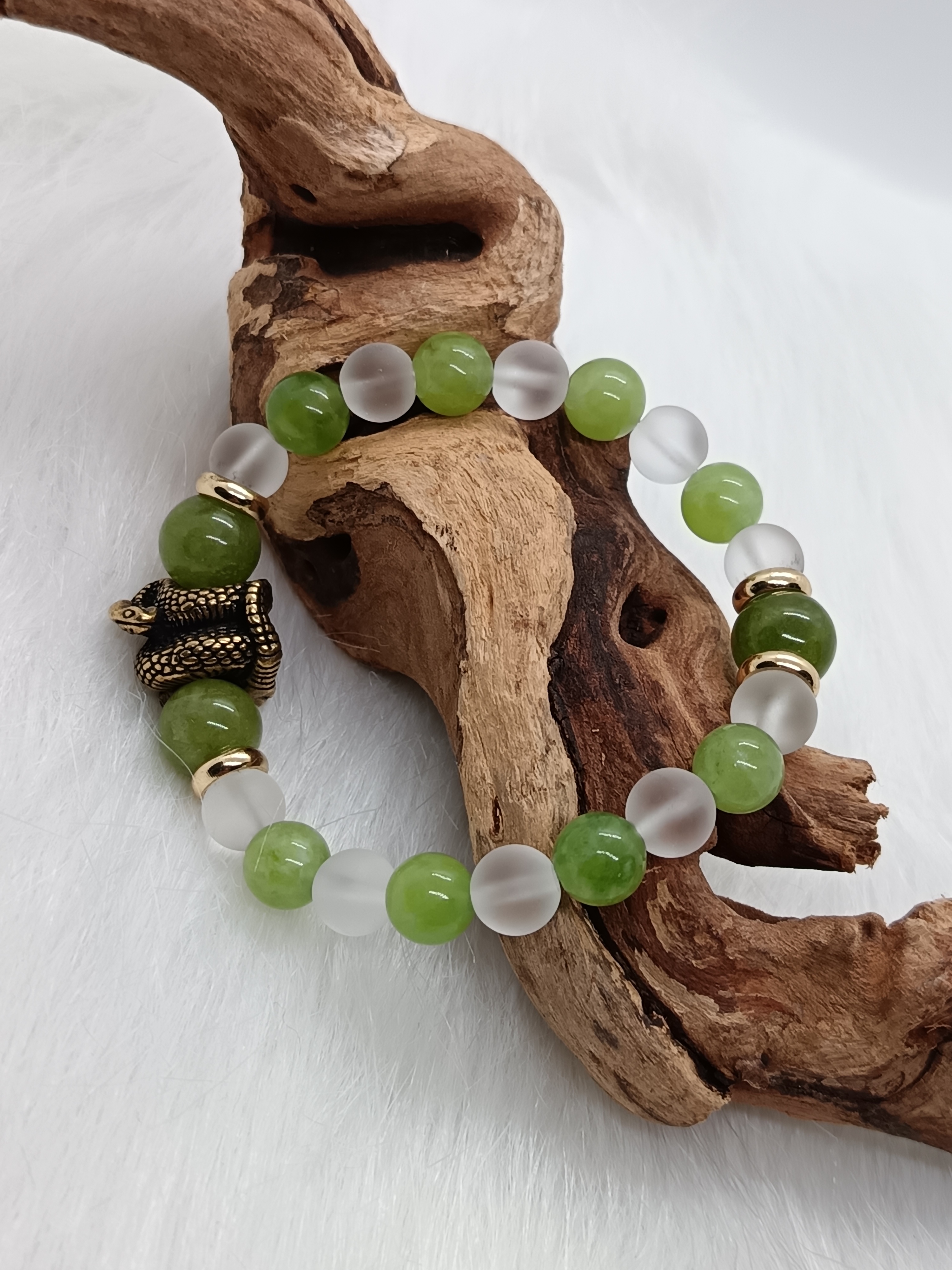 Bracelet "serpent" en péridot et cristal de roche mat