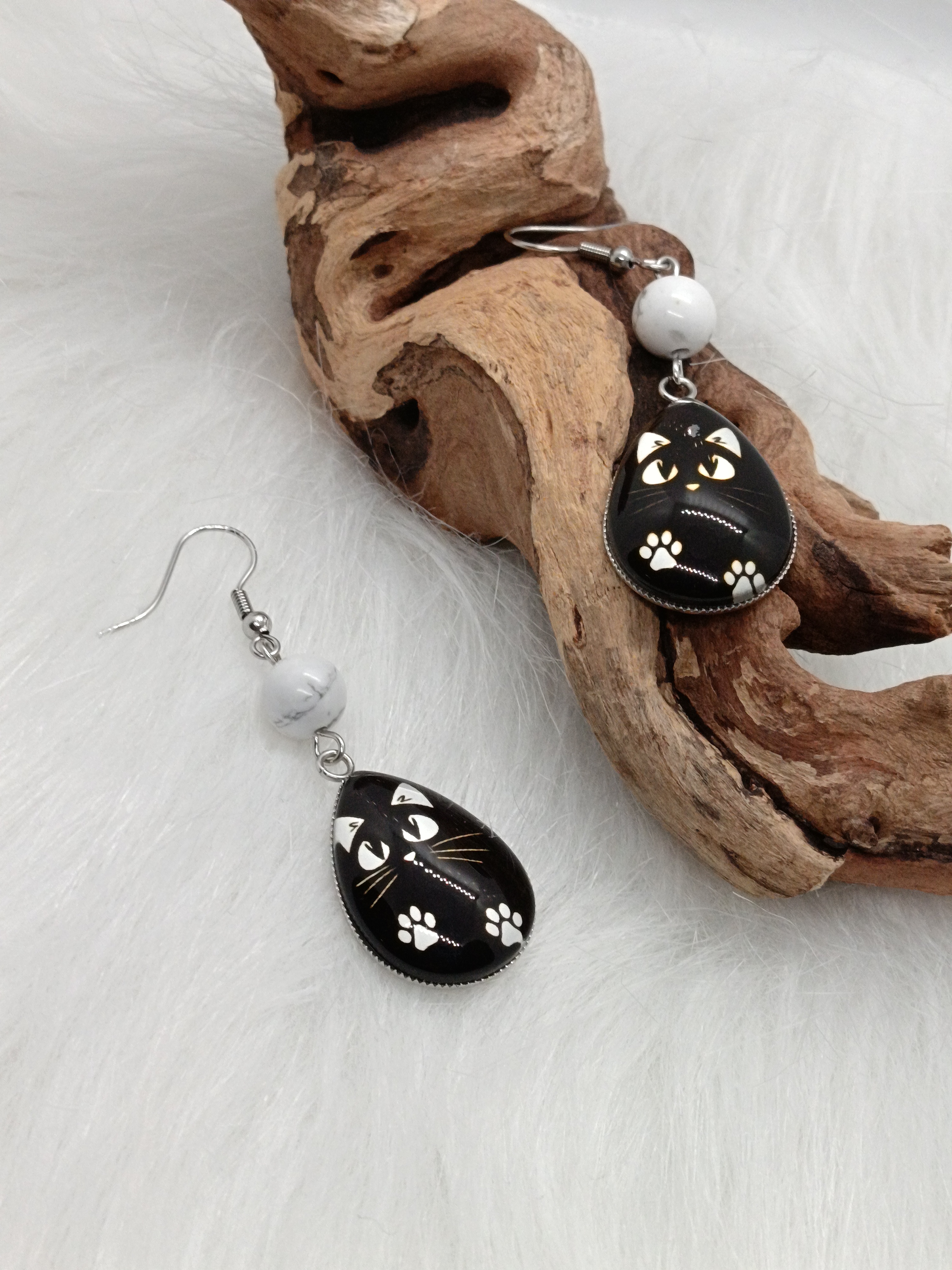 Boucles d'oreilles "chat noir" en howlite