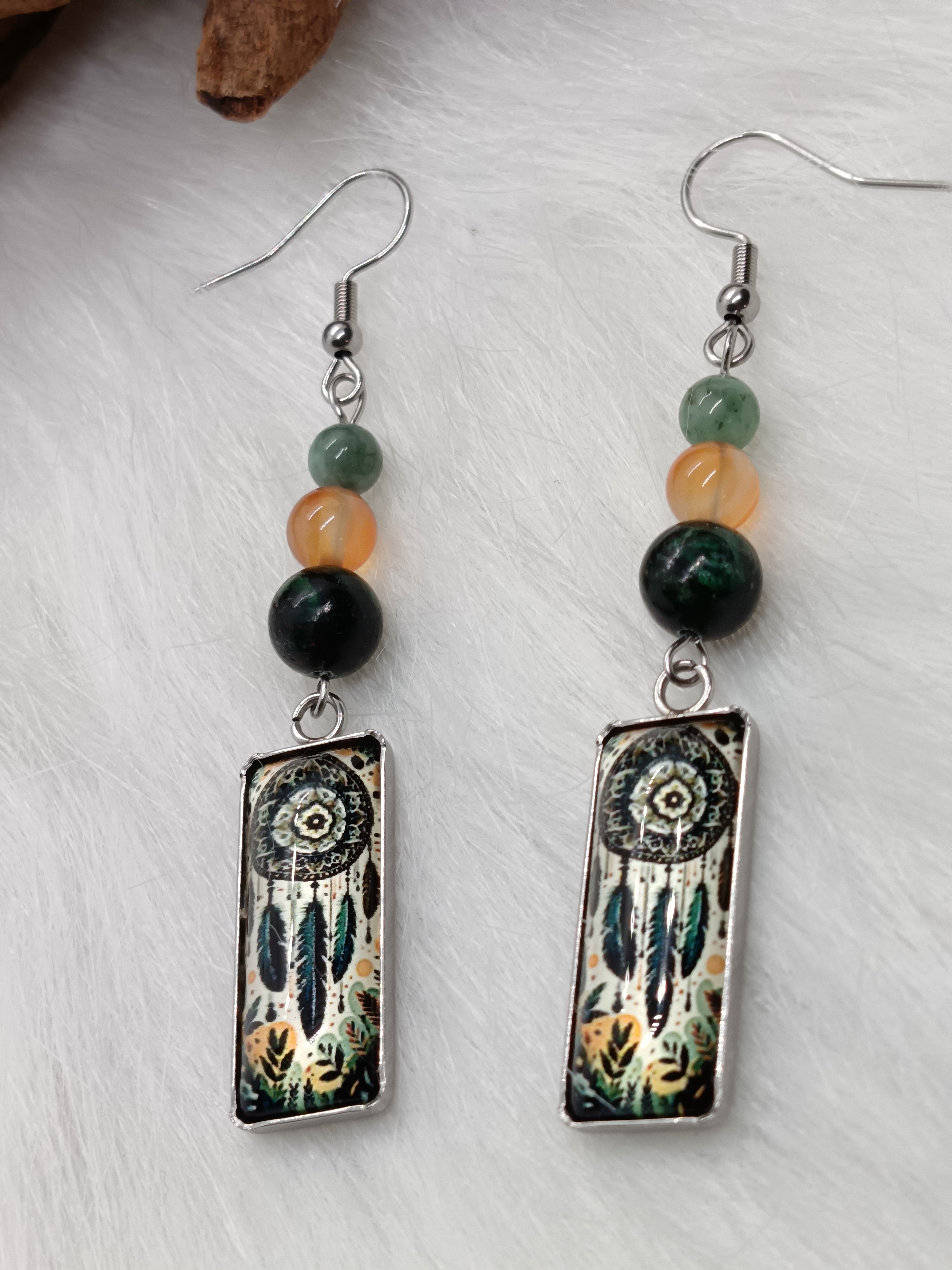 Boucles d'oreilles "attrape-rêve" en émeraude et cornaline