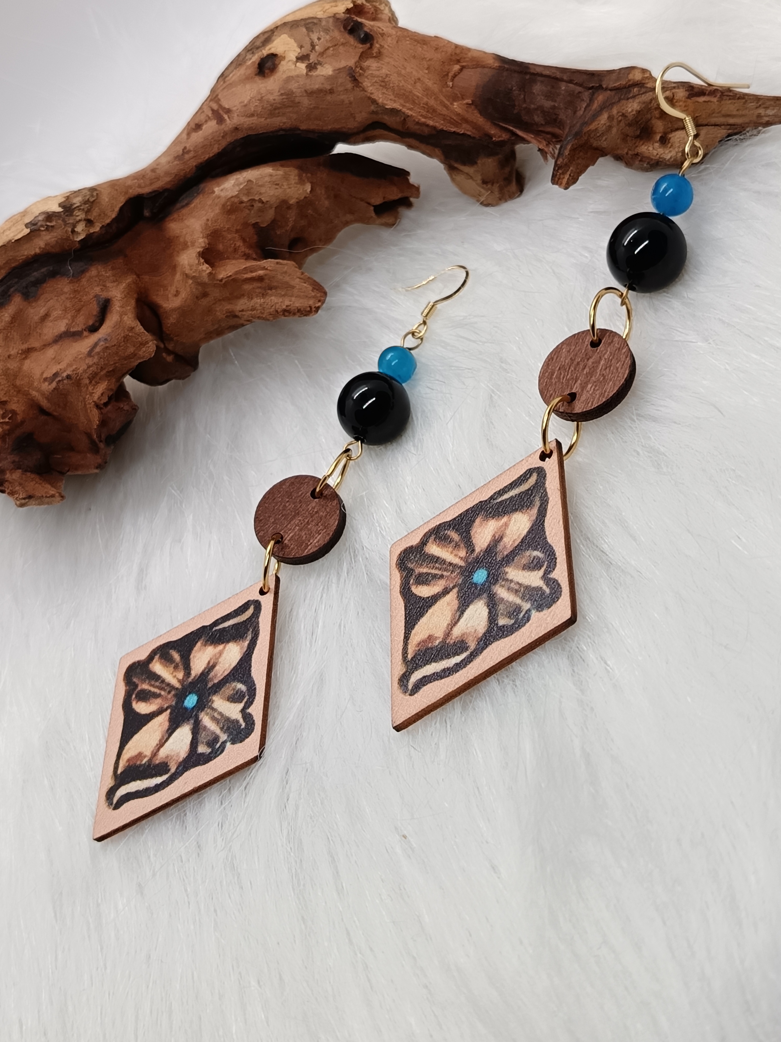 Boucles d'oreilles "fleur" en onyx et apatite bleue