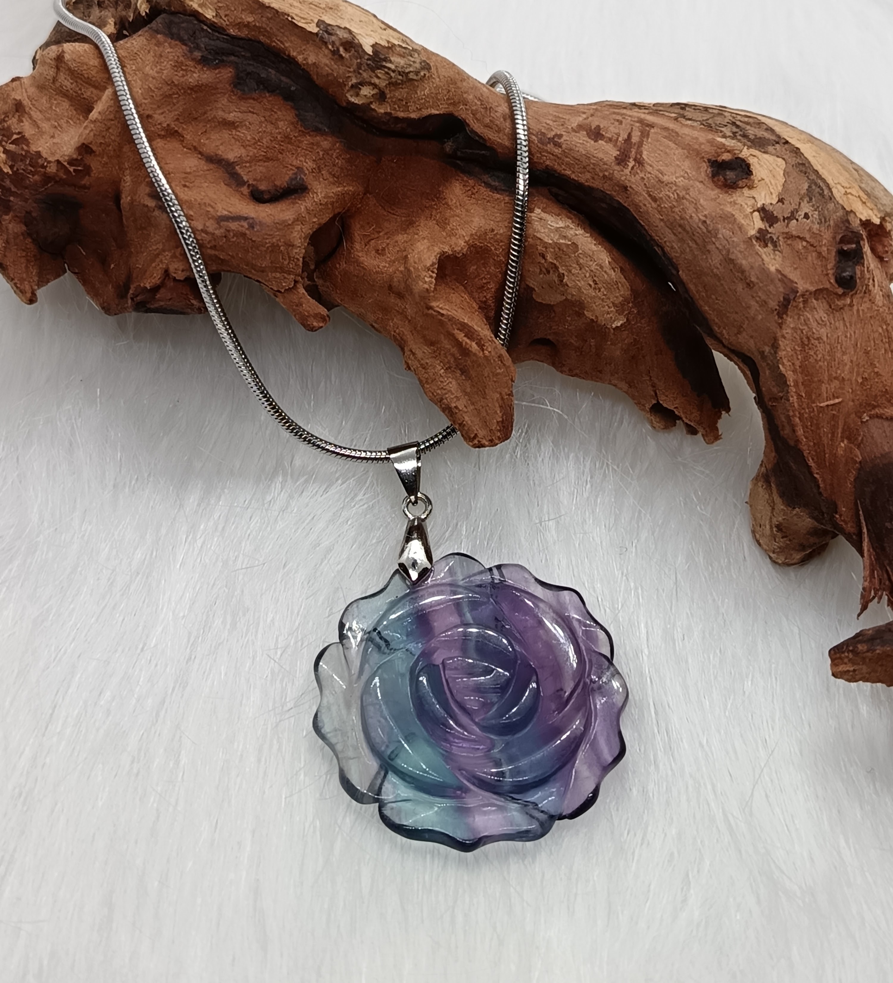 Collier "rose" en fluorite multicolore