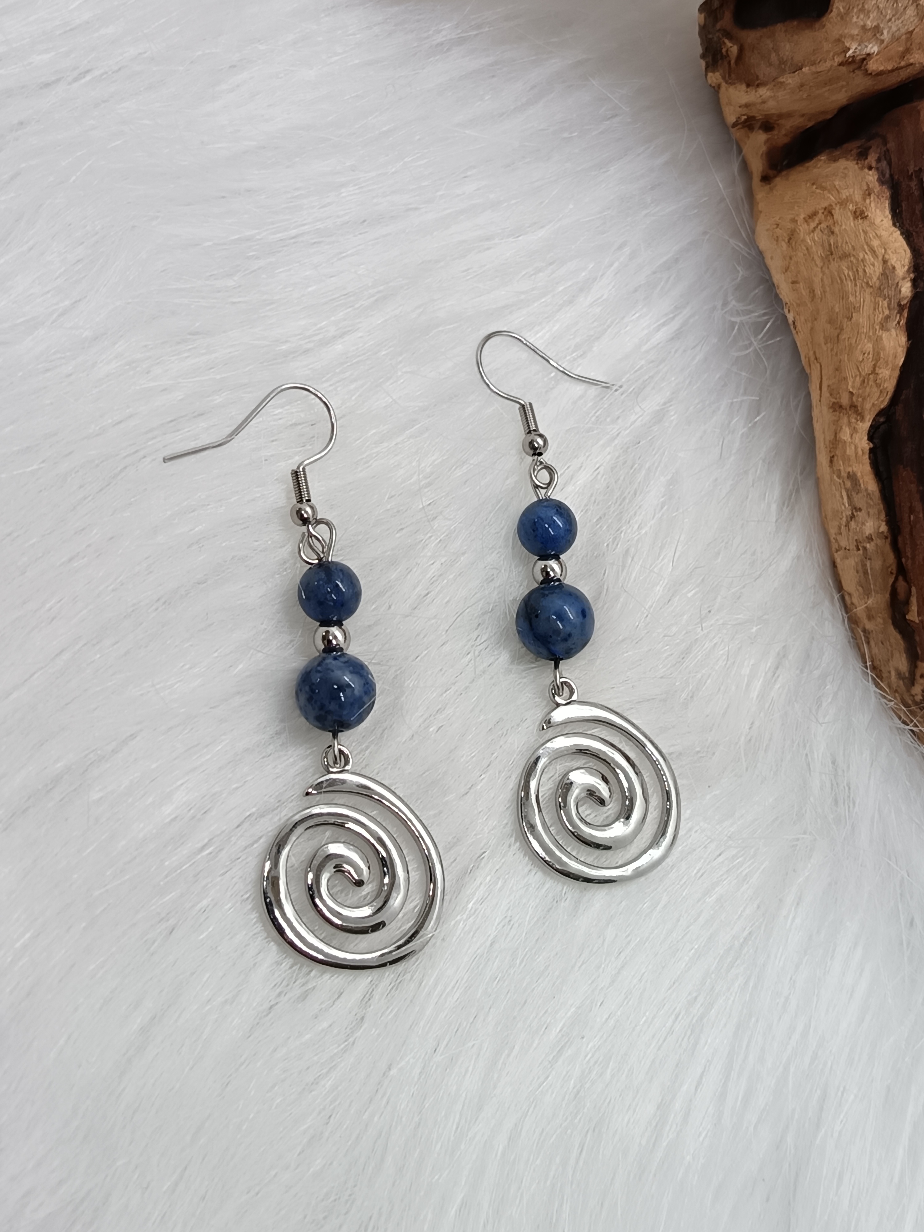 Boucles d'oreilles "tourbillon" en dumortiérite 