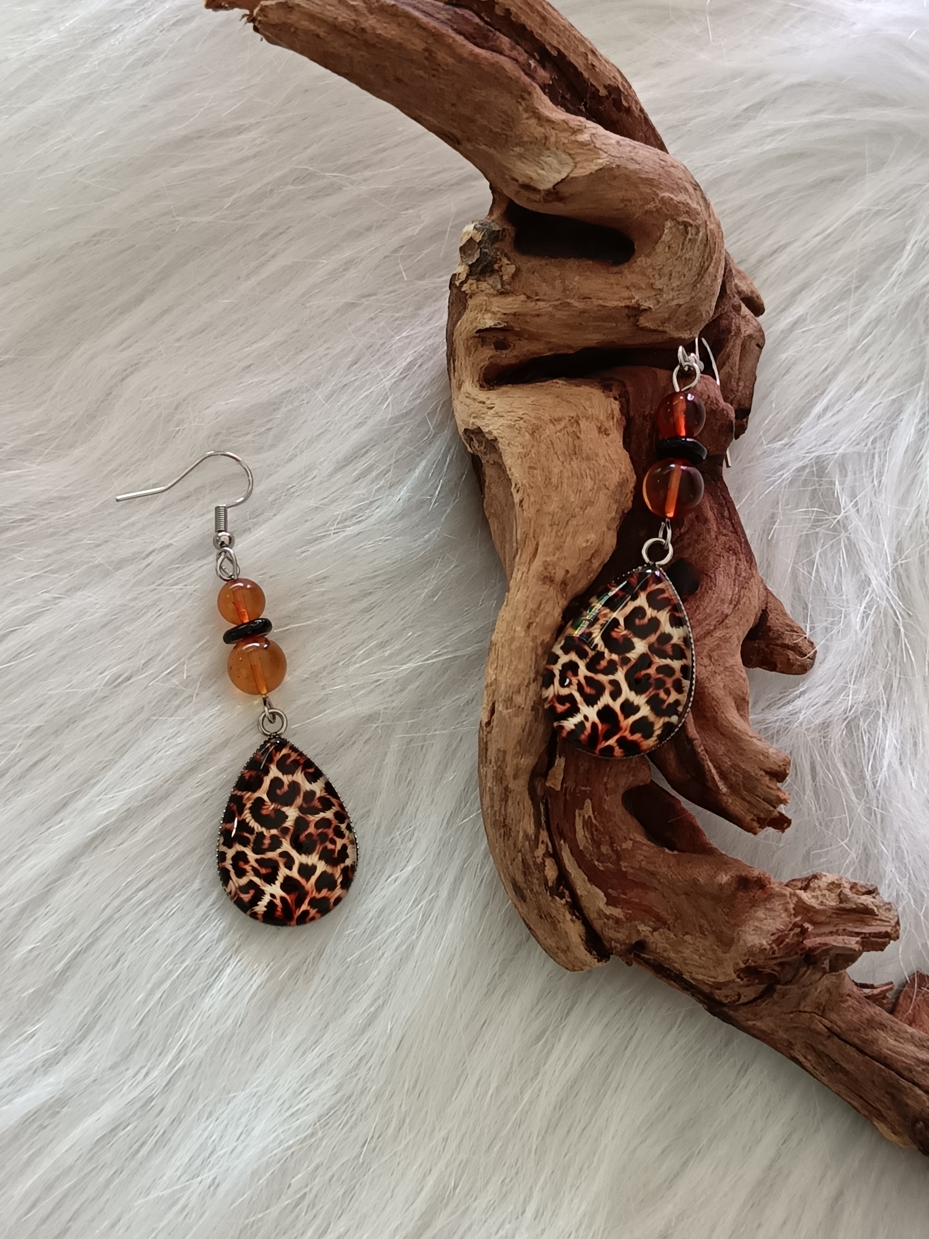 Boucles d'oreilles "léopard" en ambre naturelle et tourmaline