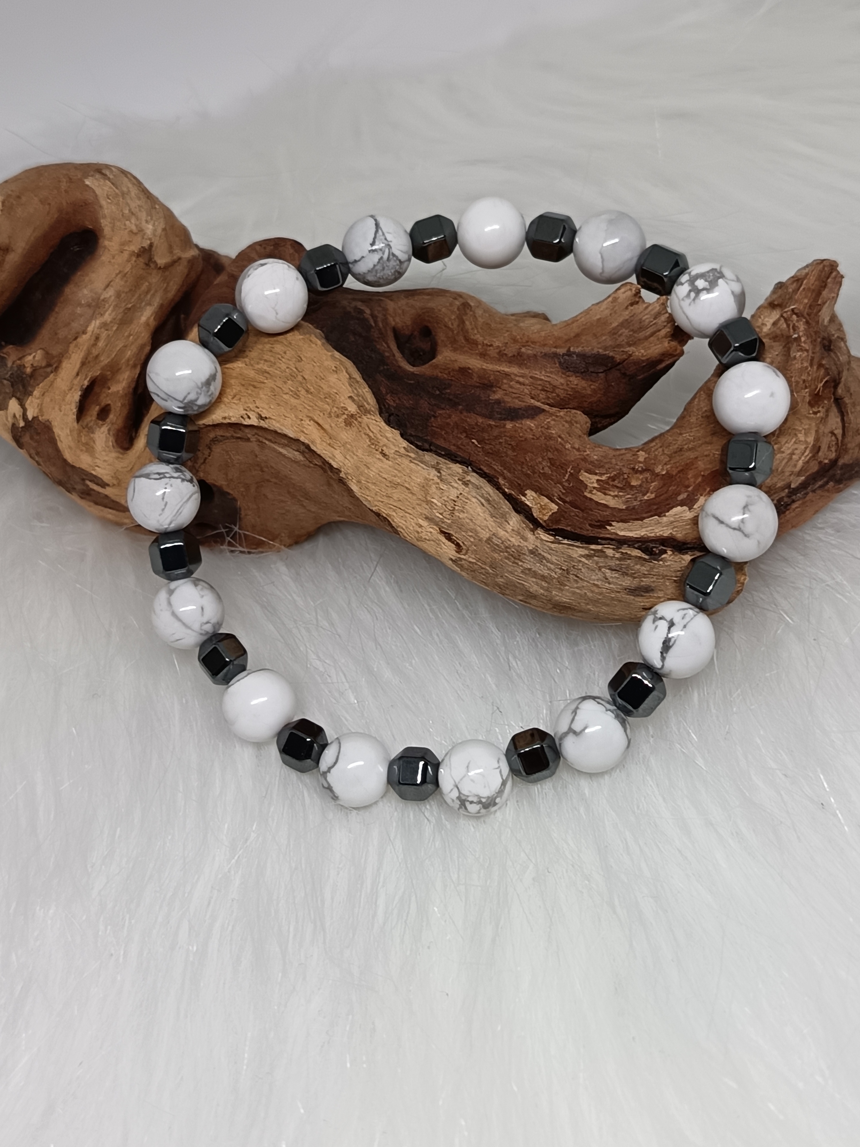 Bracelet "paix intérieure" en howlite et hématite