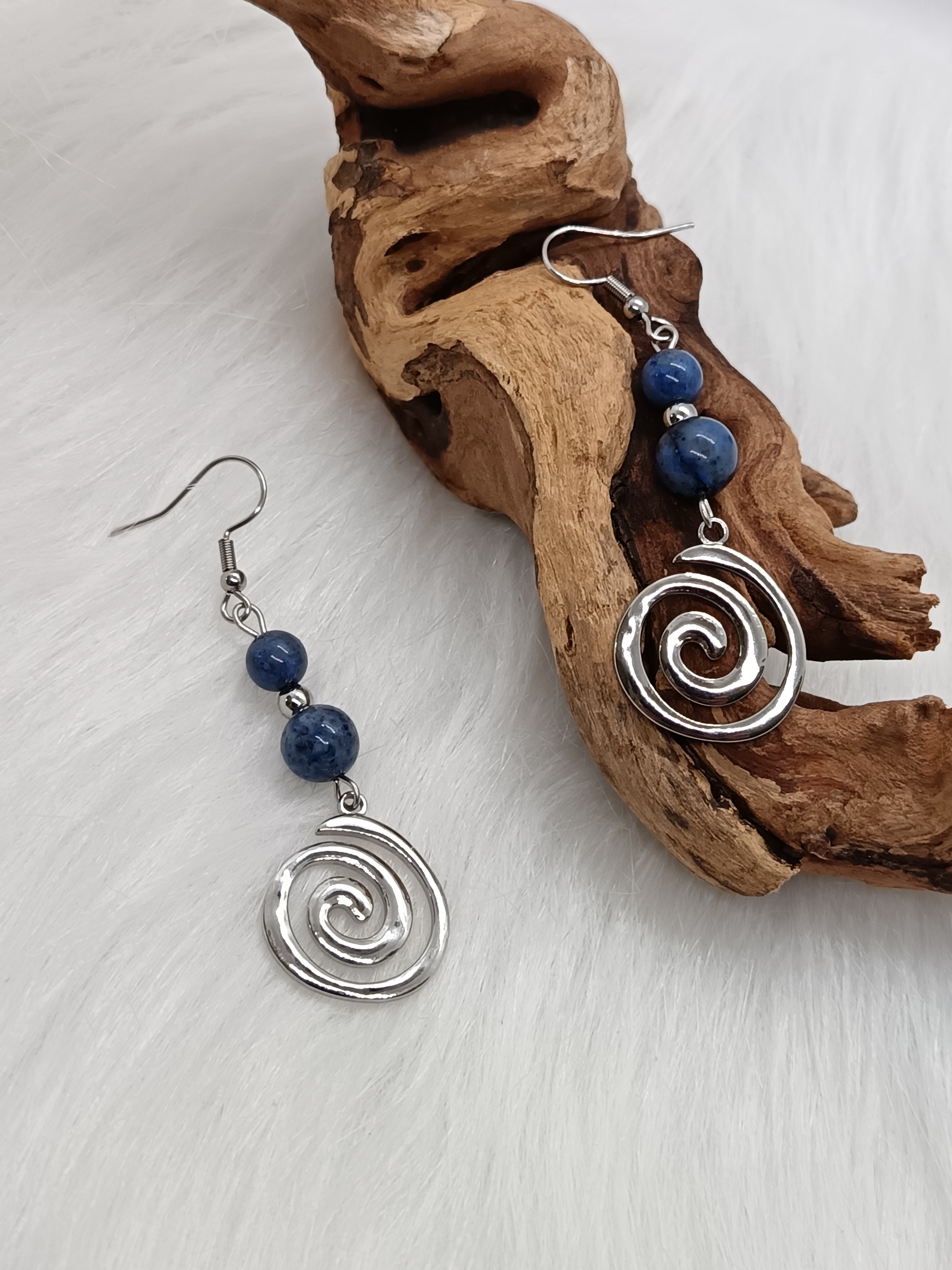 Boucles d'oreilles "tourbillon" en dumortiérite 