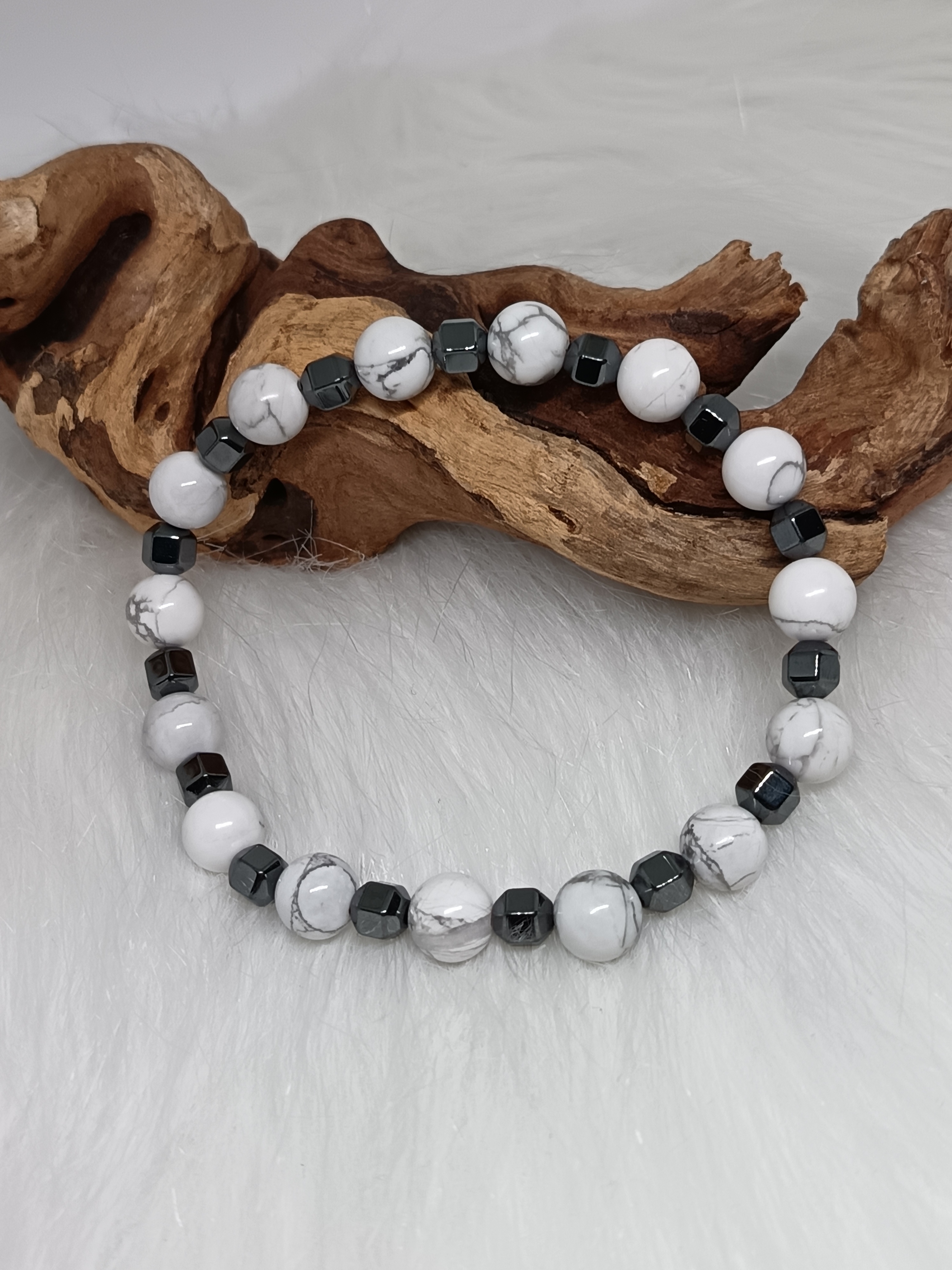 Bracelet "paix intérieure" en howlite et hématite