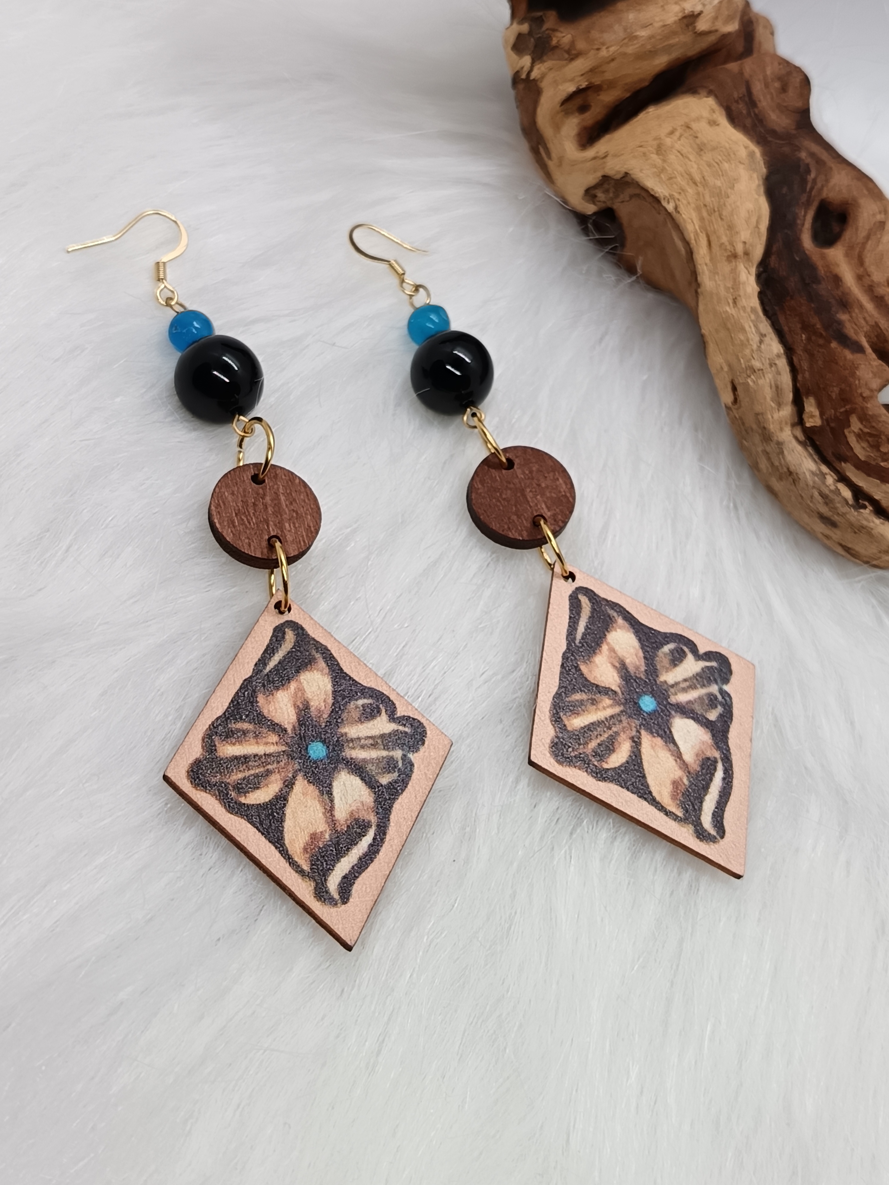 Boucles d'oreilles "fleur" en onyx et apatite bleue