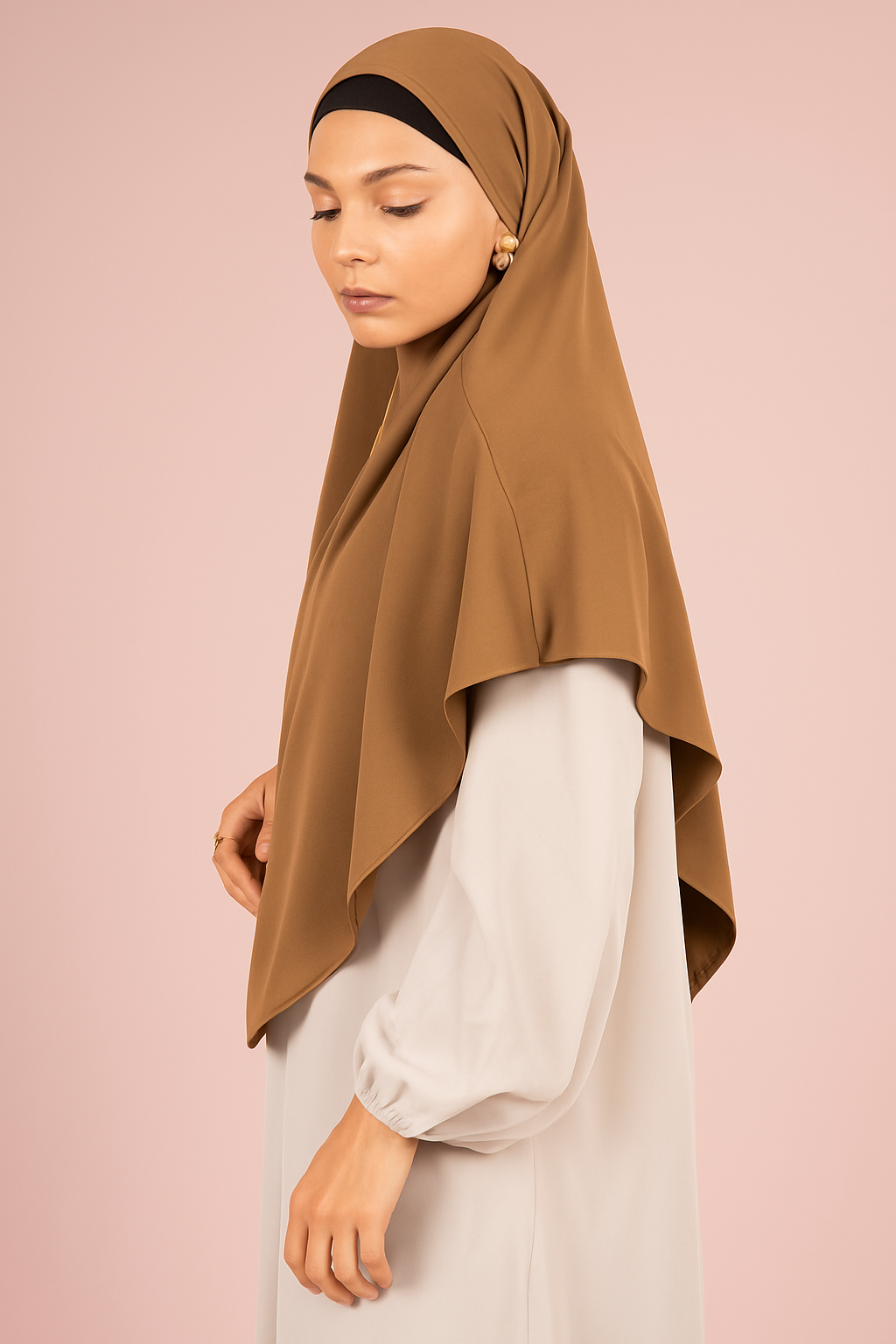 🧕 Khimar Court en Soie de Médine – Élégance et Légèreté pour la Femme Voilée