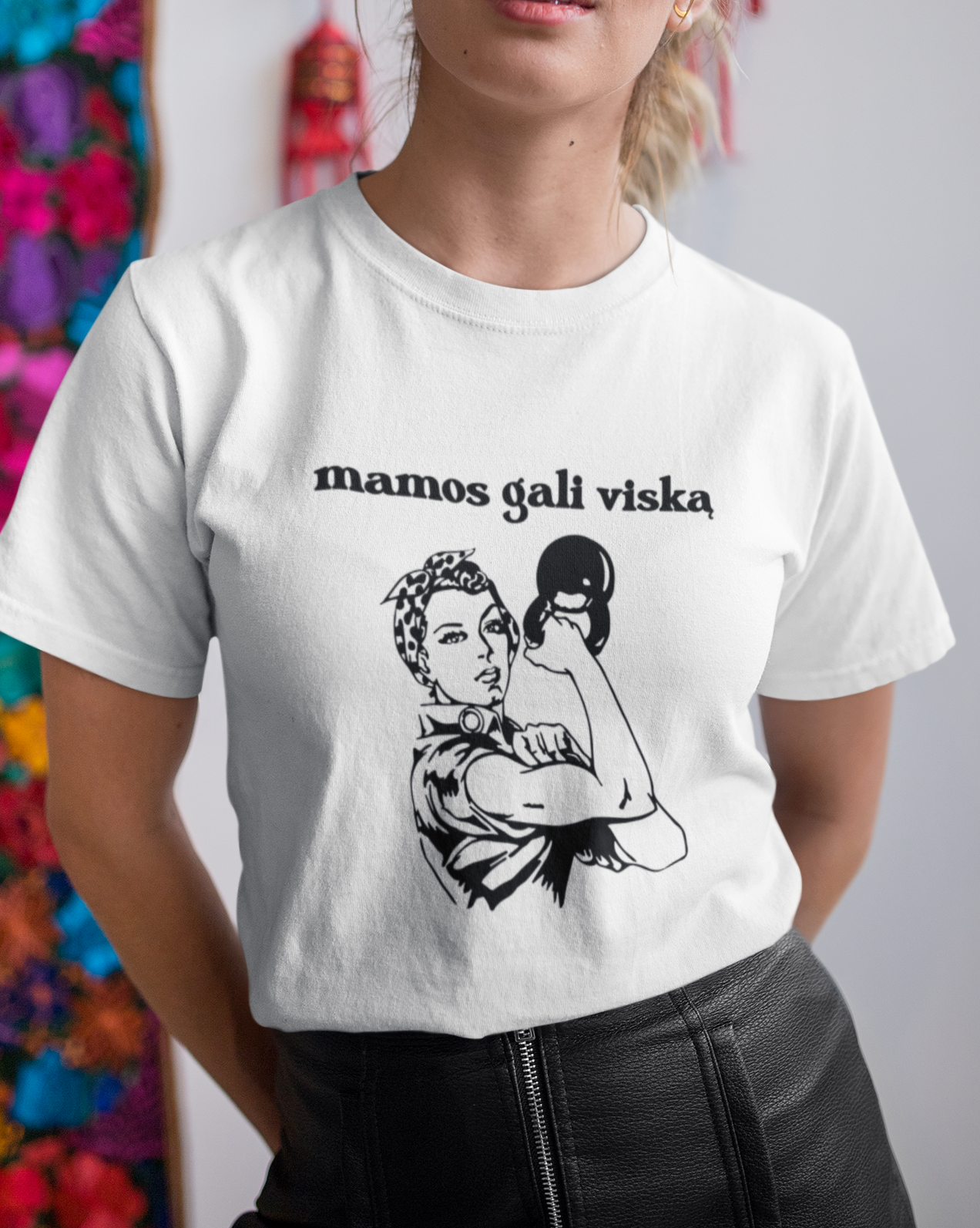 Moteriški marškinėliai "MAMOS GALI VISKĄ"