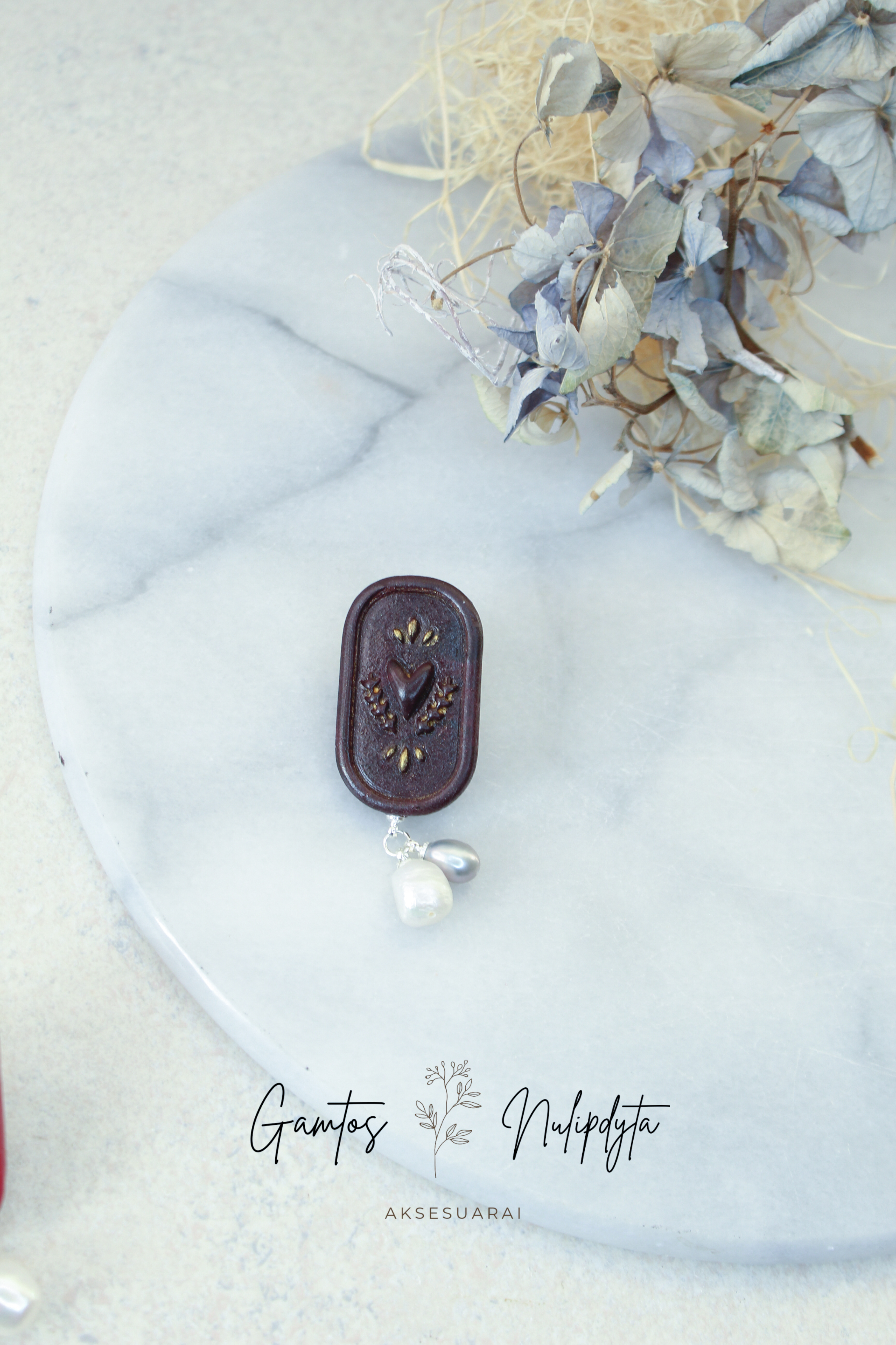 MINI SAGĖ "ŠIRDŽIŲ KARALIENĖ"