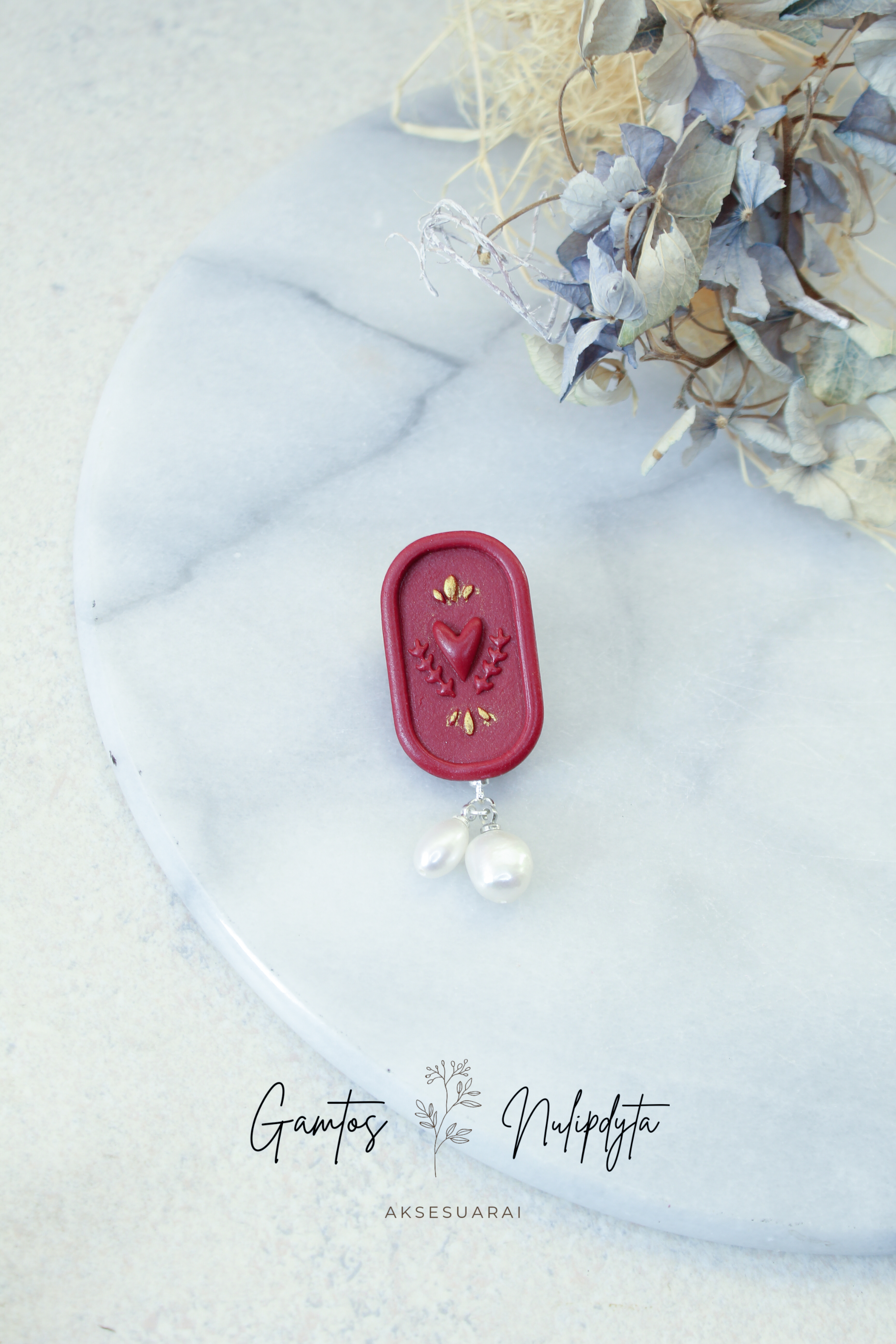 MINI SAGĖ "ŠIRDŽIŲ KARALIENĖ"