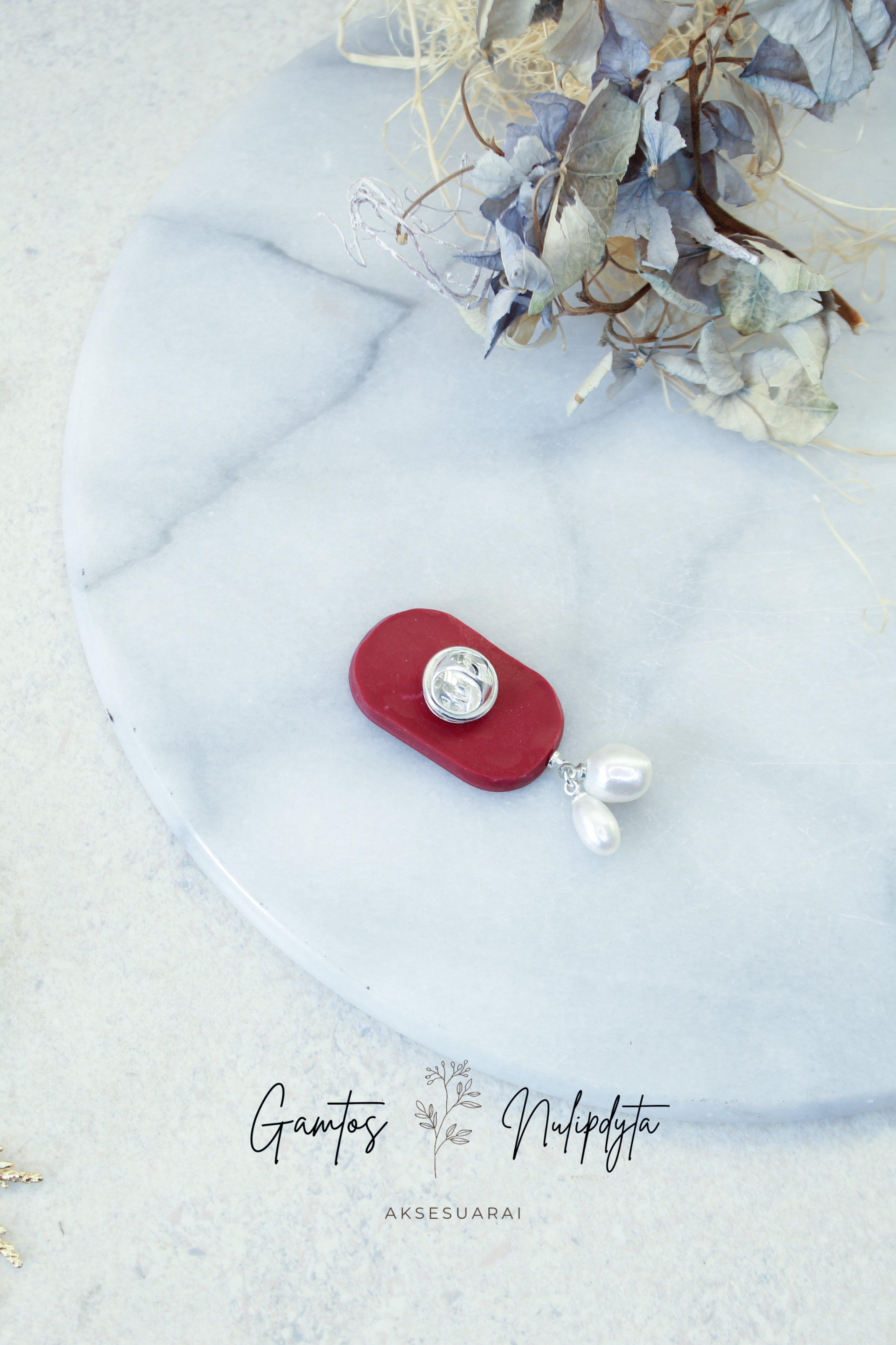 MINI SAGĖ "ŠIRDŽIŲ KARALIENĖ"