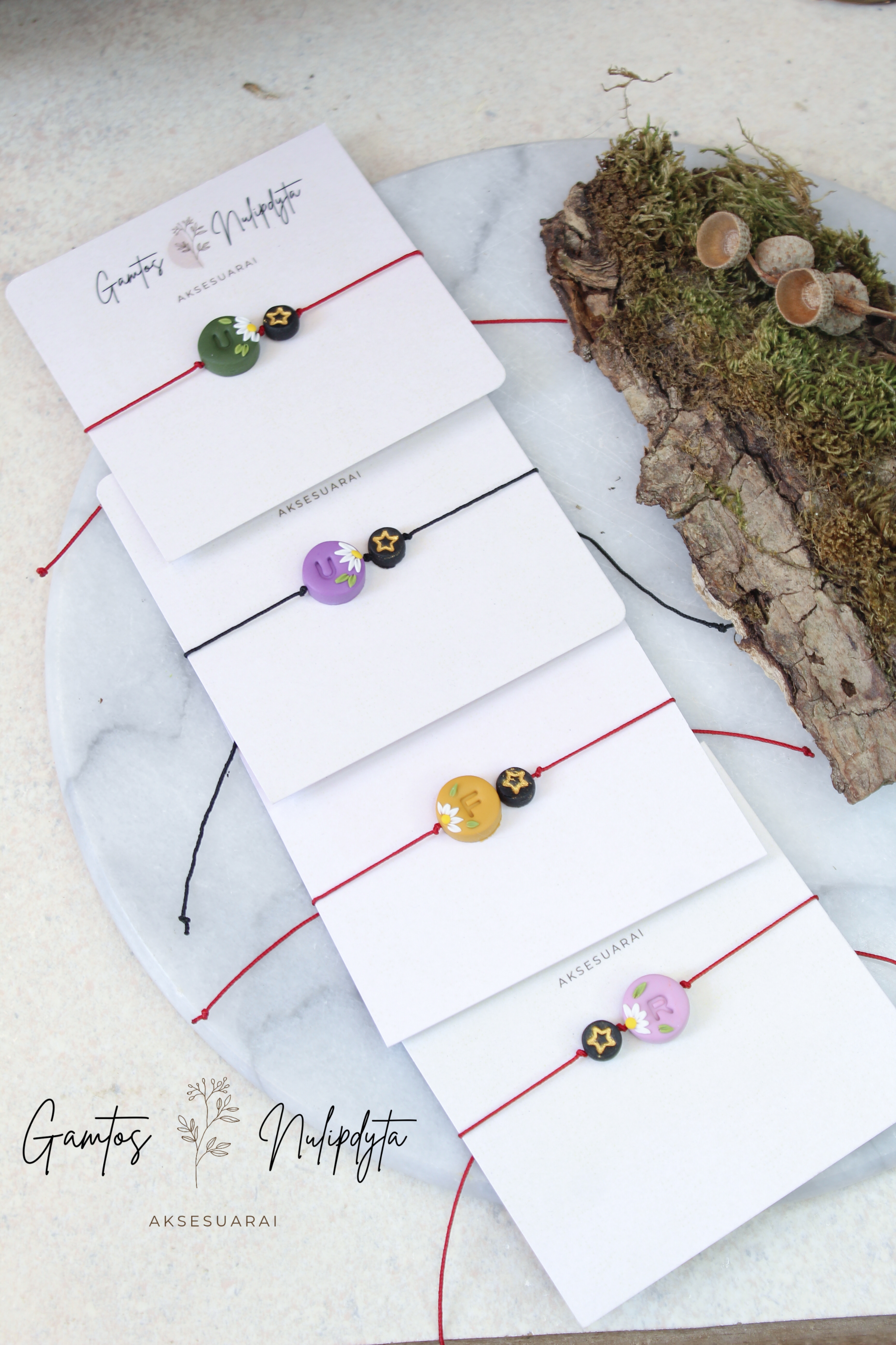 DRAUGYSTĖS APYRANKĖS SU INICIALU