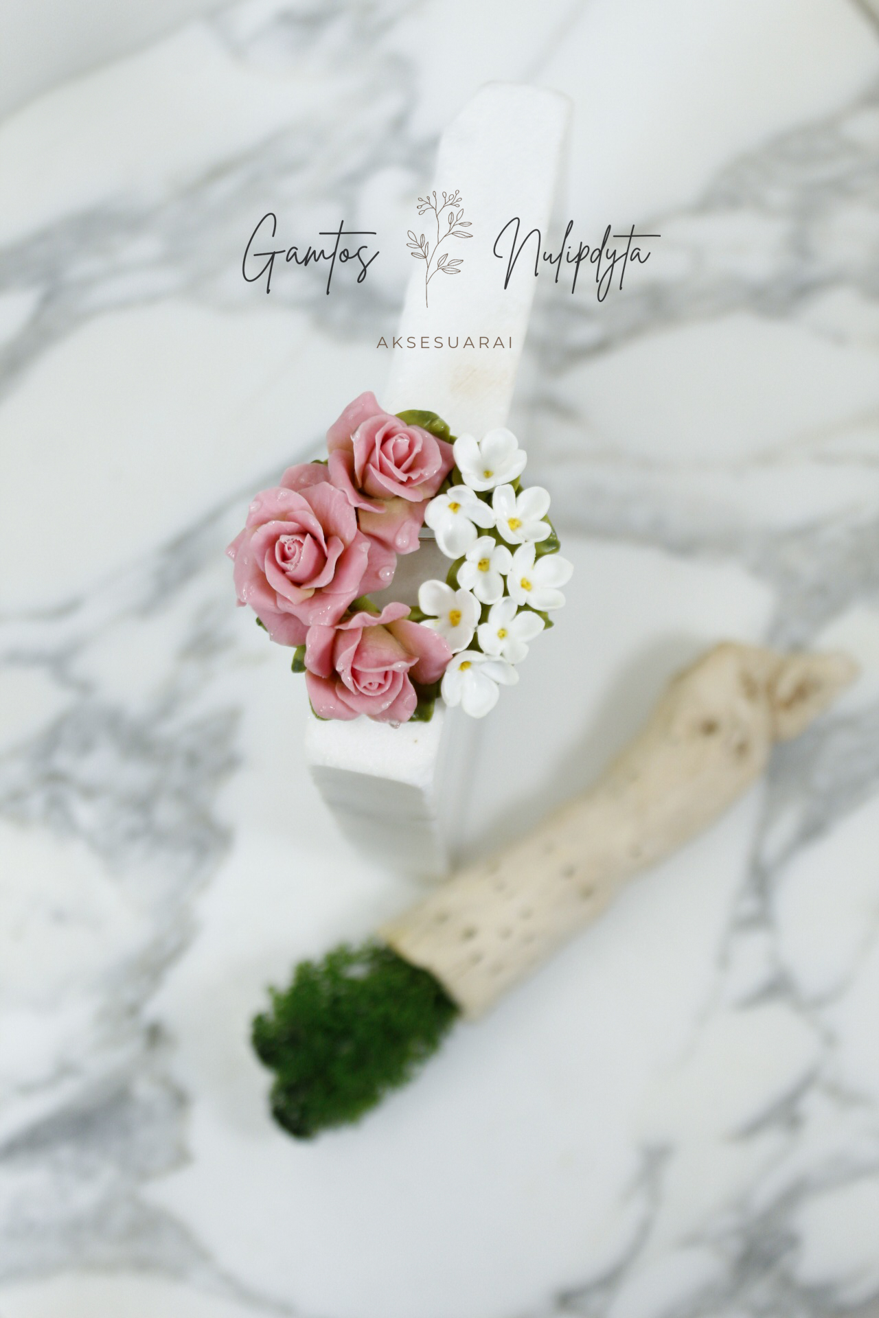 SAGĖ "ROŽĖS+ALYVOS" SU ŽIOGELIU